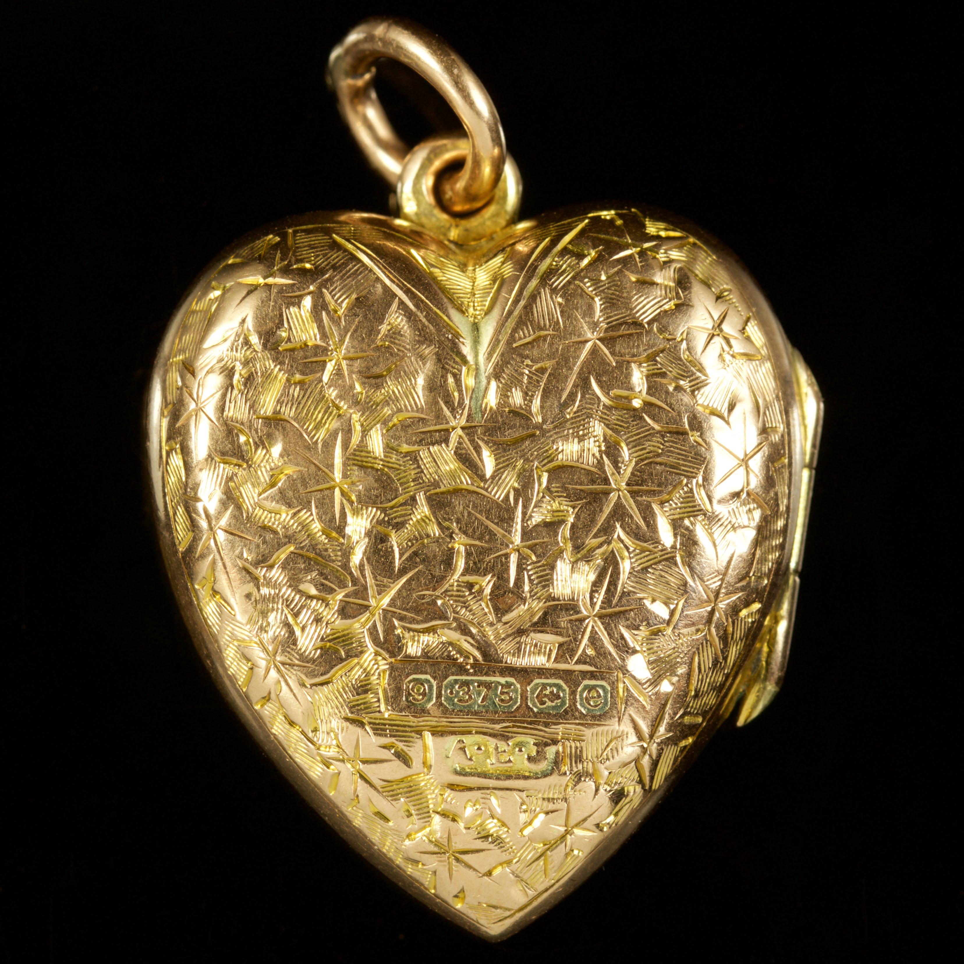 Antique Edwardian Heart Locket 9 Carat Dated 1904 In Excellent Condition For Sale In Lancaster, Lancashire