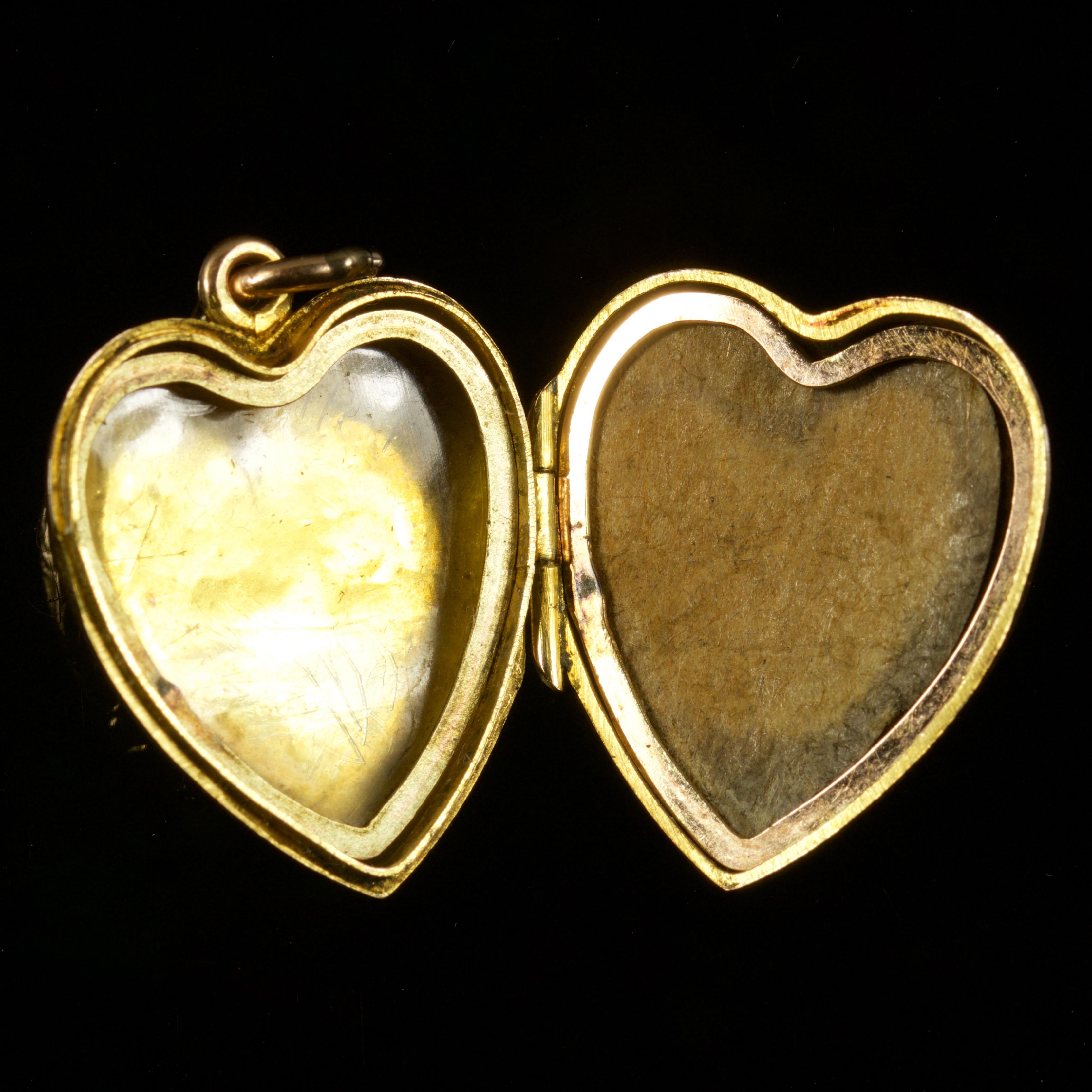 Antique Edwardian Heart Locket 9 Carat Dated 1904 For Sale 1