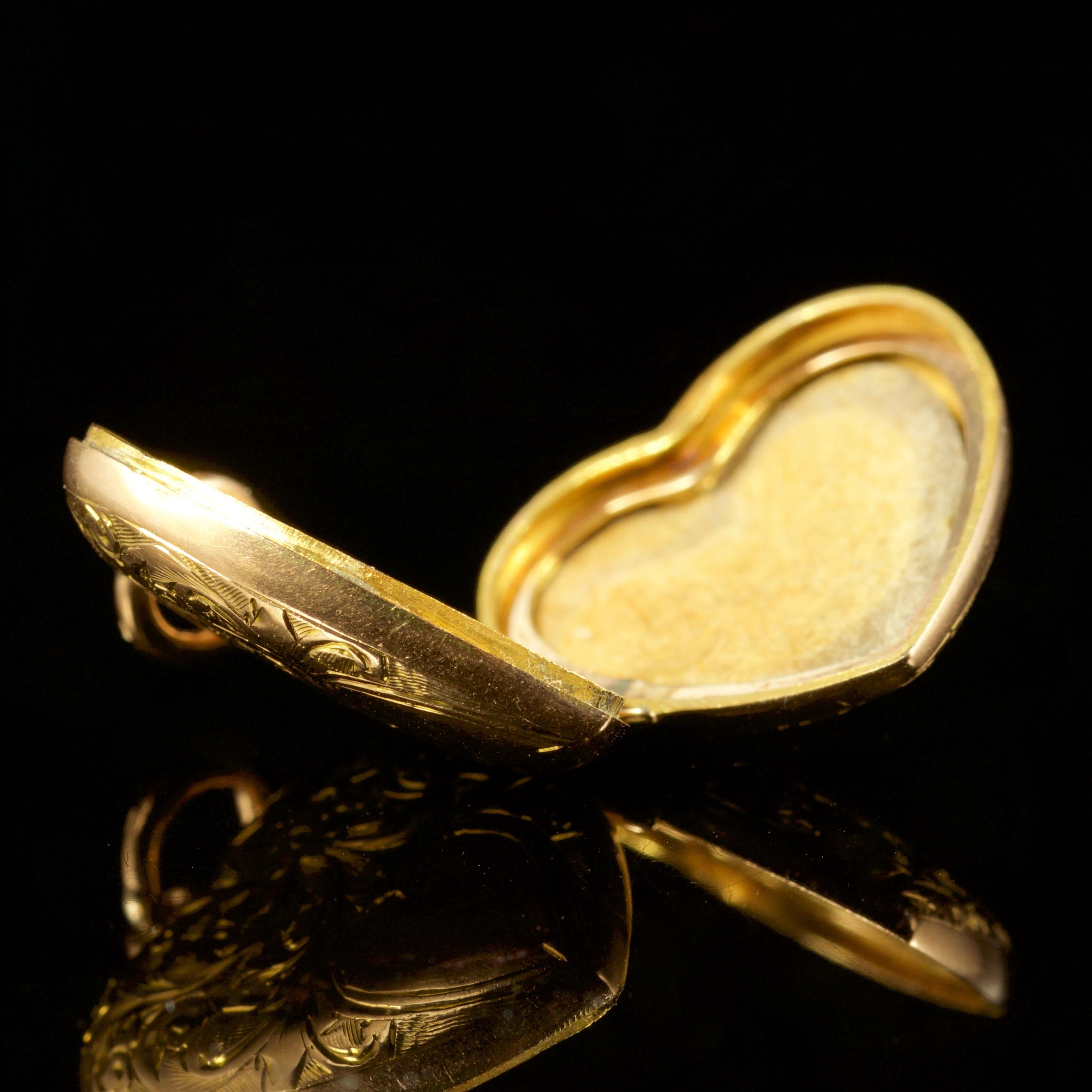Antique Edwardian Heart Locket 9 Carat Dated 1904 For Sale 3