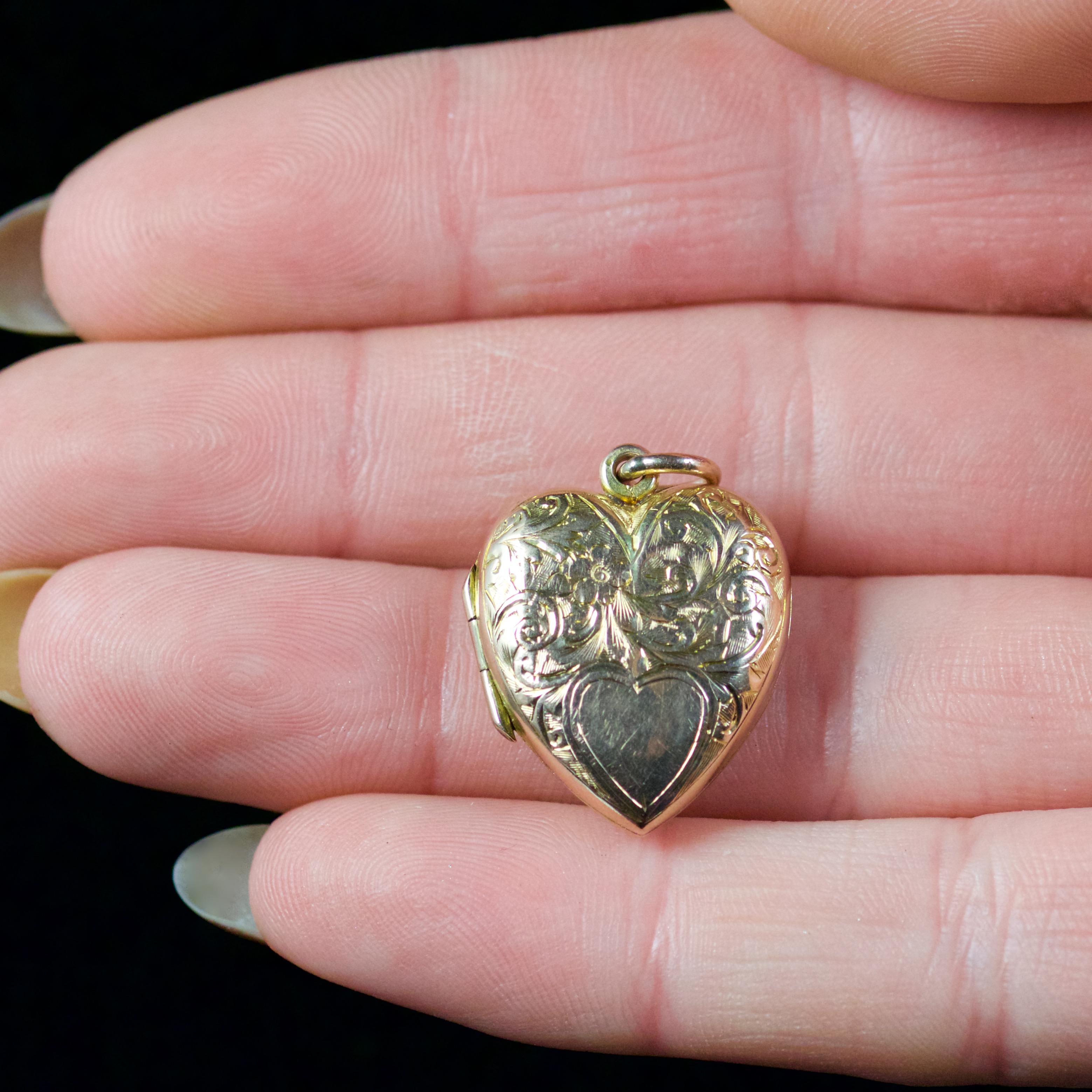 Antique Edwardian Heart Locket 9 Carat Dated 1904 For Sale 4