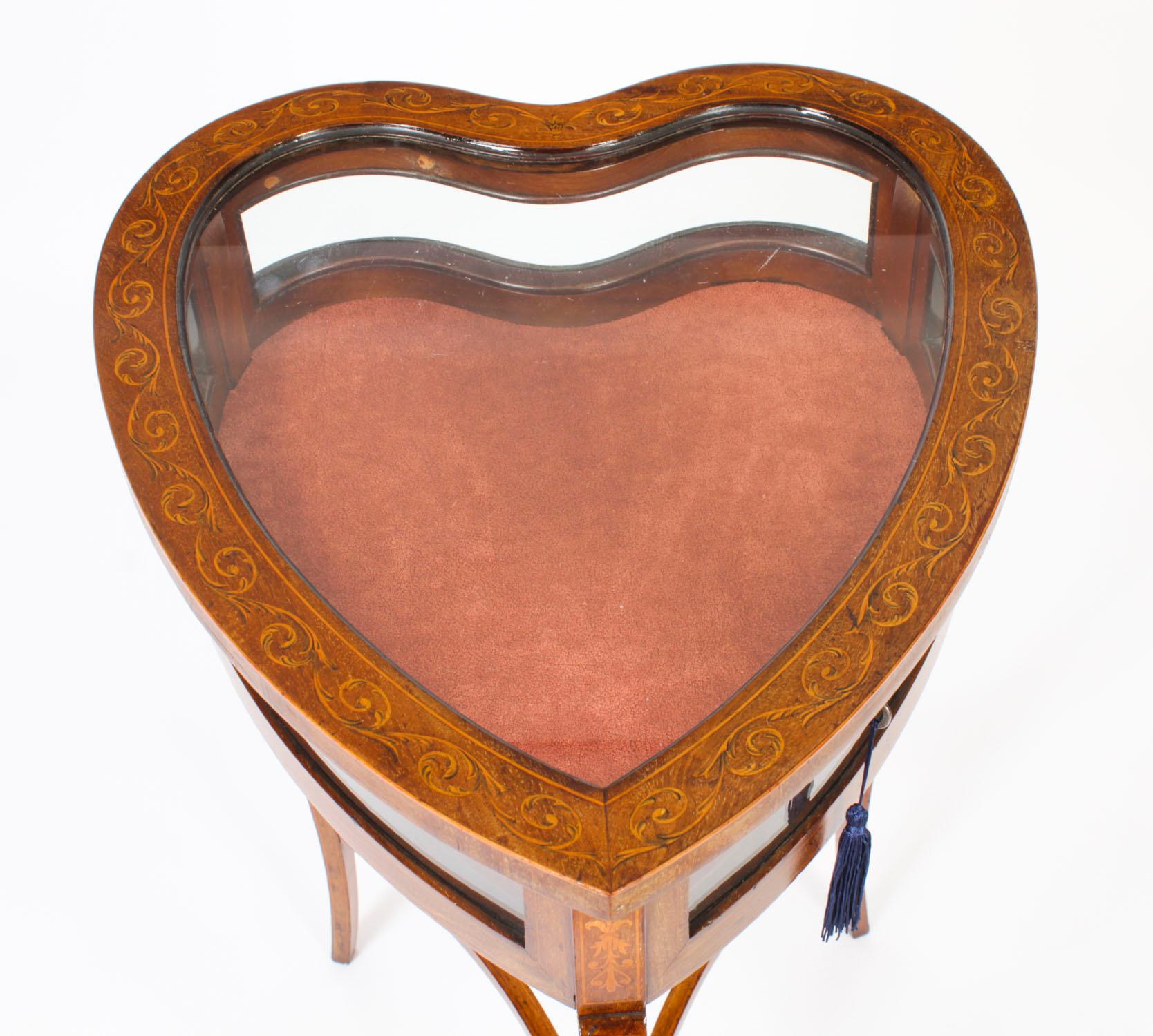 English Antique Edwardian Heart Shaped Display Bijouterie DisplayTable 19th C For Sale