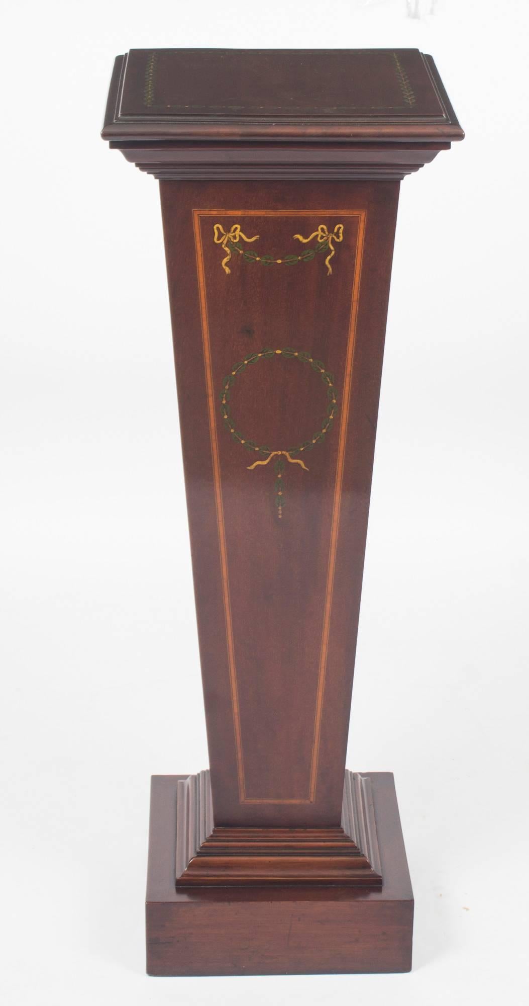 A superb Edwardian inlaid and painted mahogany freestanding pedestal, in the Sheraton style, circa 1870 in date.

The top is decorated with hand-painted mistletoe leaves. The square tapering column with hand-painted mistletoe wreath and swag, tied