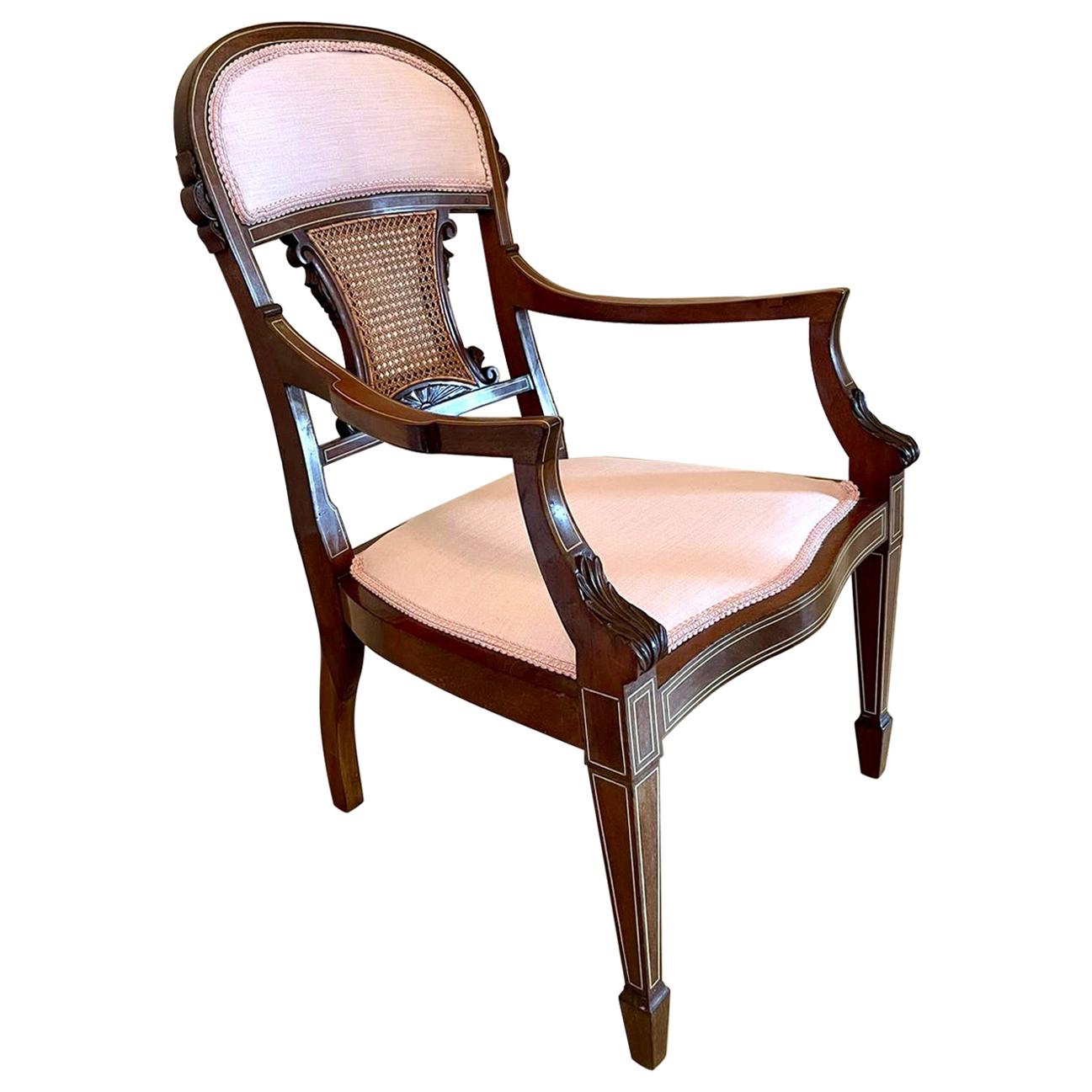 Antiker edwardianischer Mahagoni-Sessel mit Intarsien im Angebot