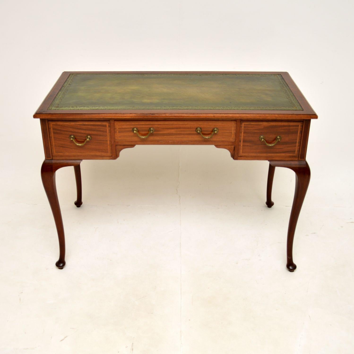 A wonderful antique Edwardian inlaid desk by Maple & co. This was made in England, it dates from around the 1900-1910 period.

It is of superb quality, with an elegant yet sturdy design. This sits on cabriole legs, there are inlaid satinwood borders