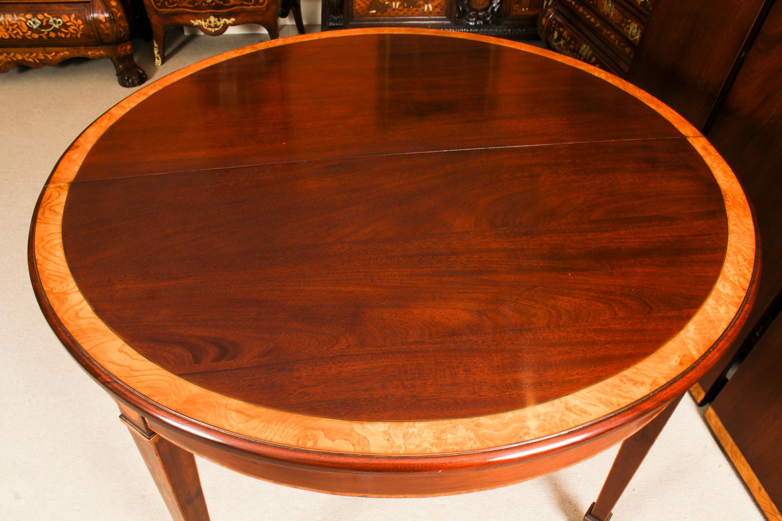 Antique Edwardian Inlaid Flame Mahogany Extending Dining Table Early 20th C. 6