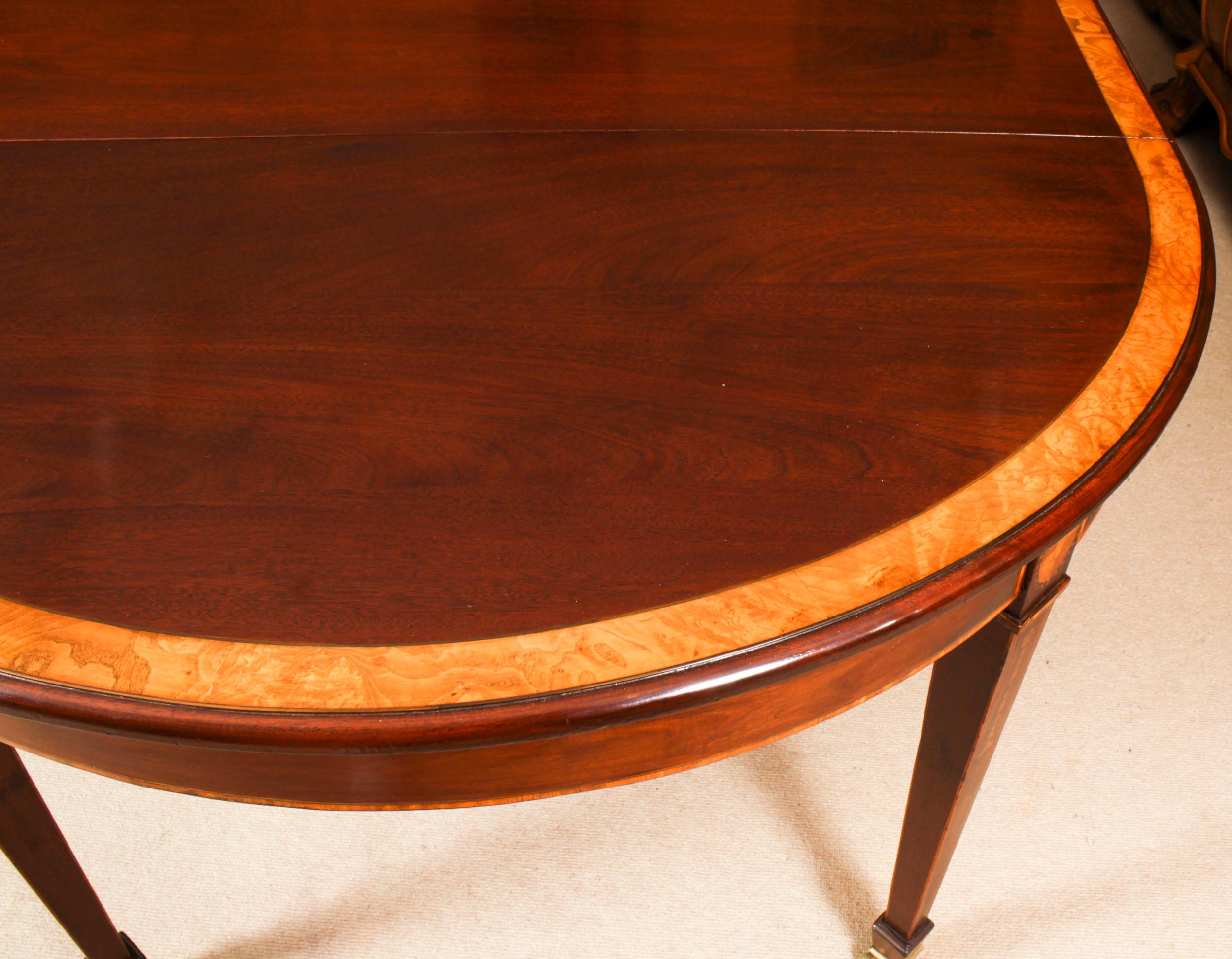 Antique Edwardian Inlaid Flame Mahogany Extending Dining Table Early 20th C. 7