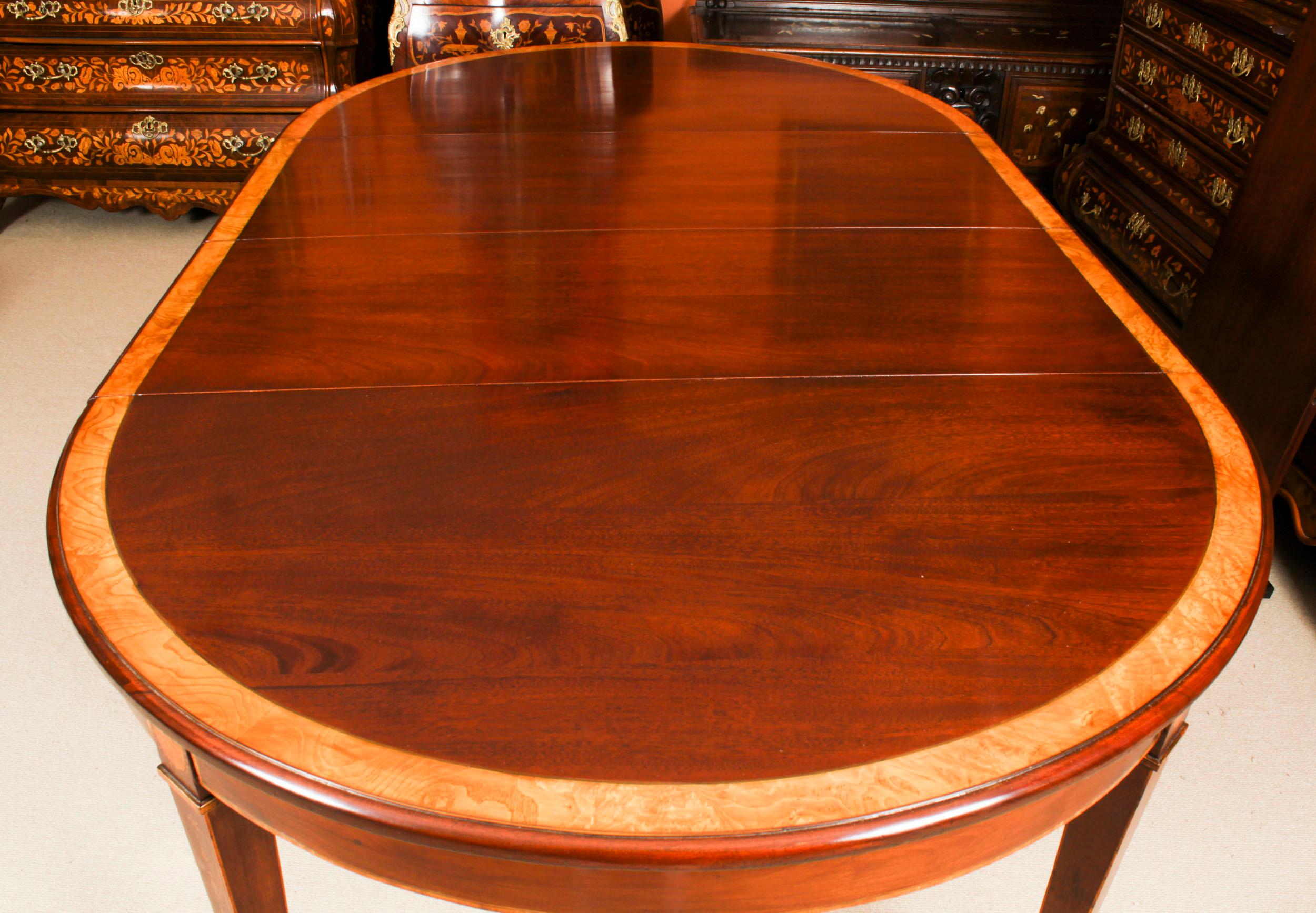 Antique Edwardian Inlaid Flame Mahogany Extending Dining Table Early 20th C. 11