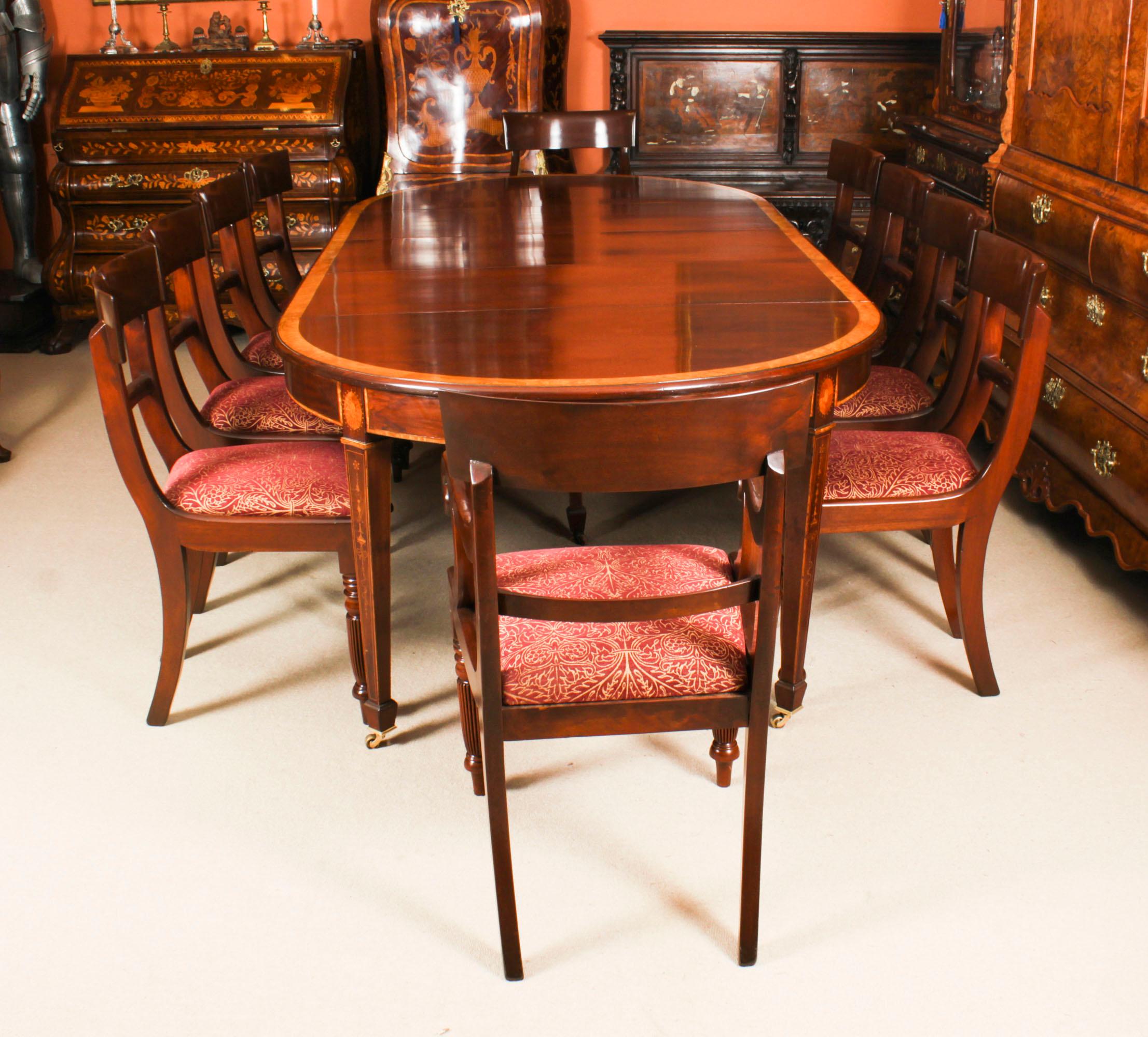 English Antique Edwardian Inlaid Flame Mahogany Extending Dining Table Early 20th C.