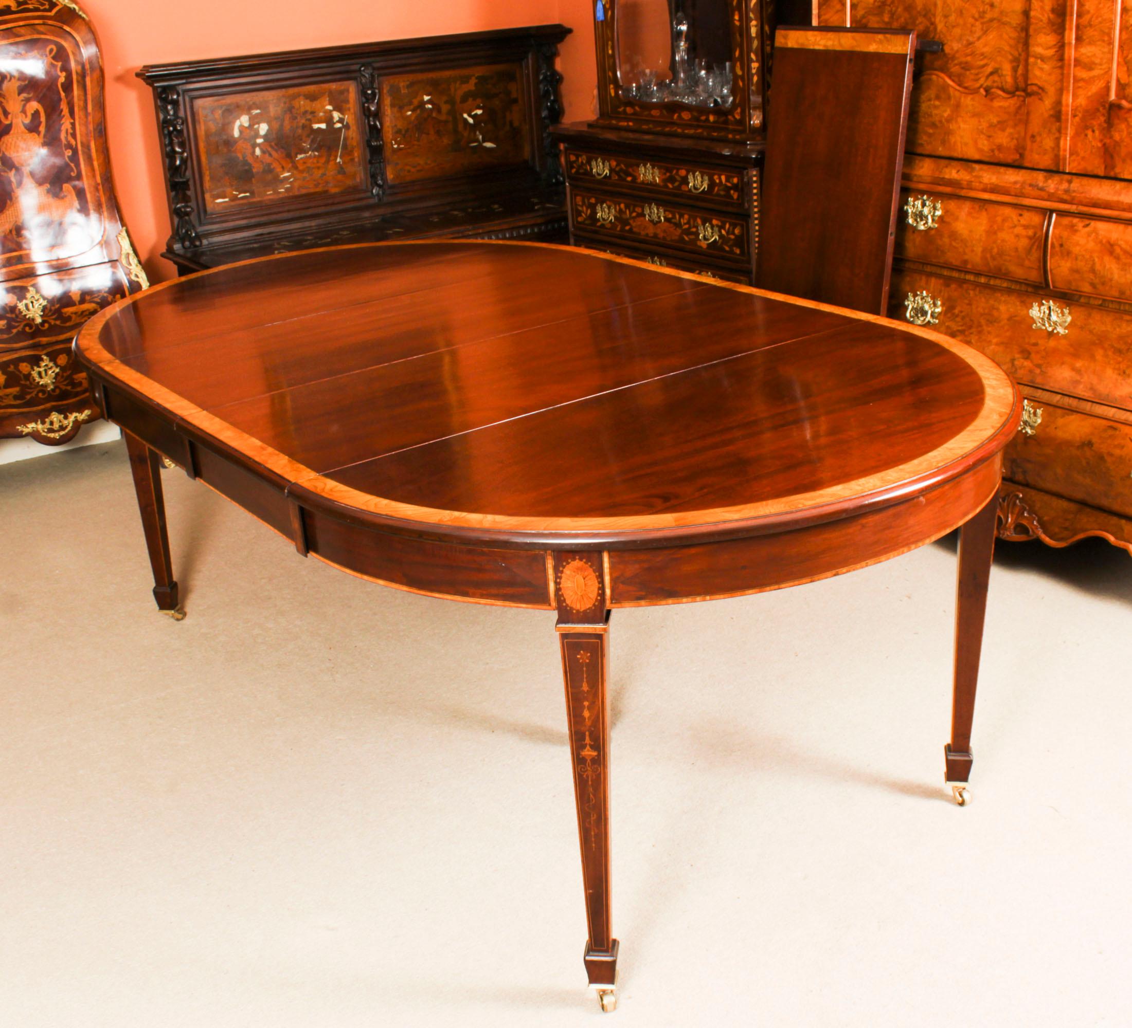 Early 20th Century Antique Edwardian Inlaid Flame Mahogany Extending Dining Table Early 20th C.