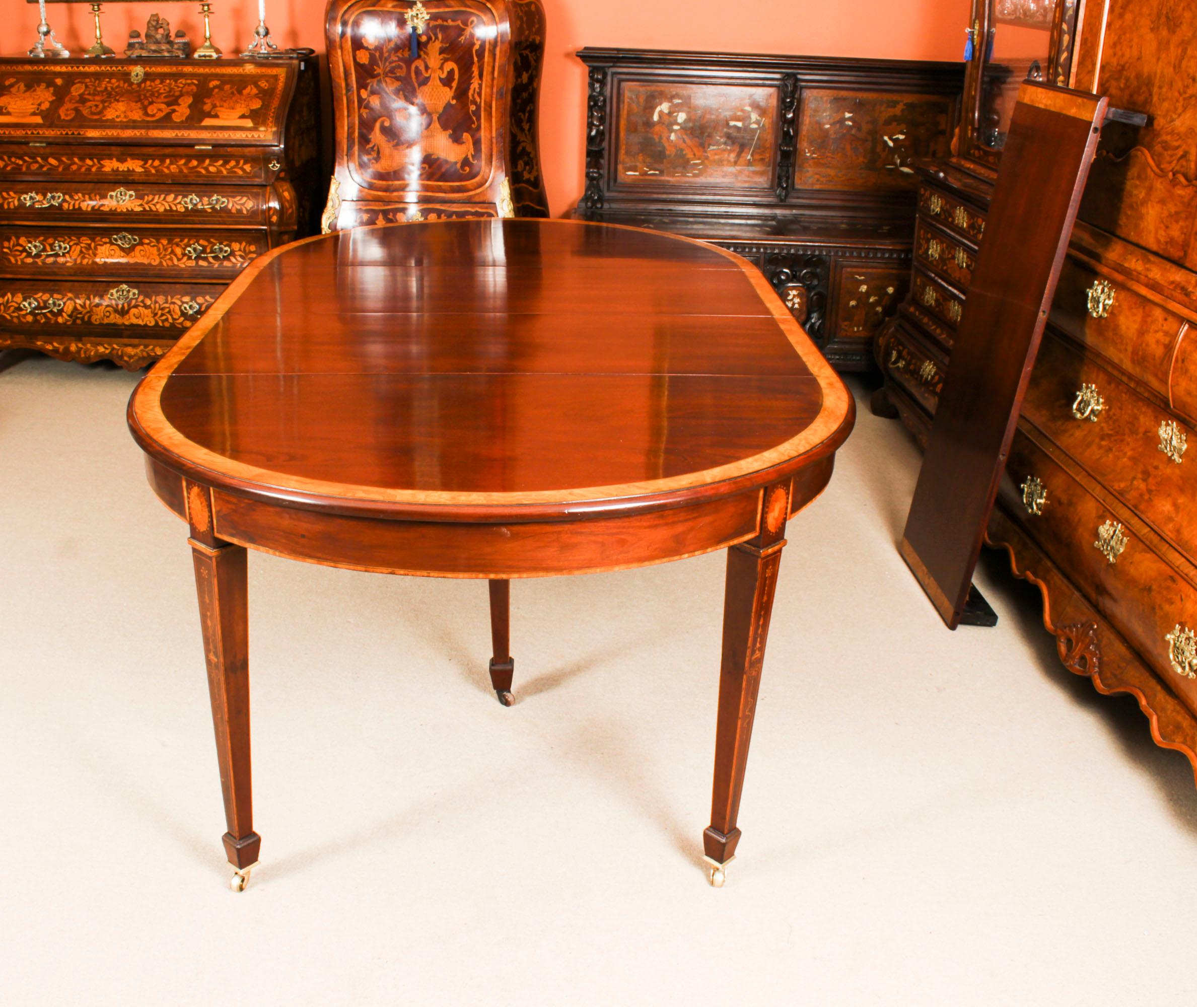 Antique Edwardian Inlaid Flame Mahogany Extending Dining Table Early 20th C. 1