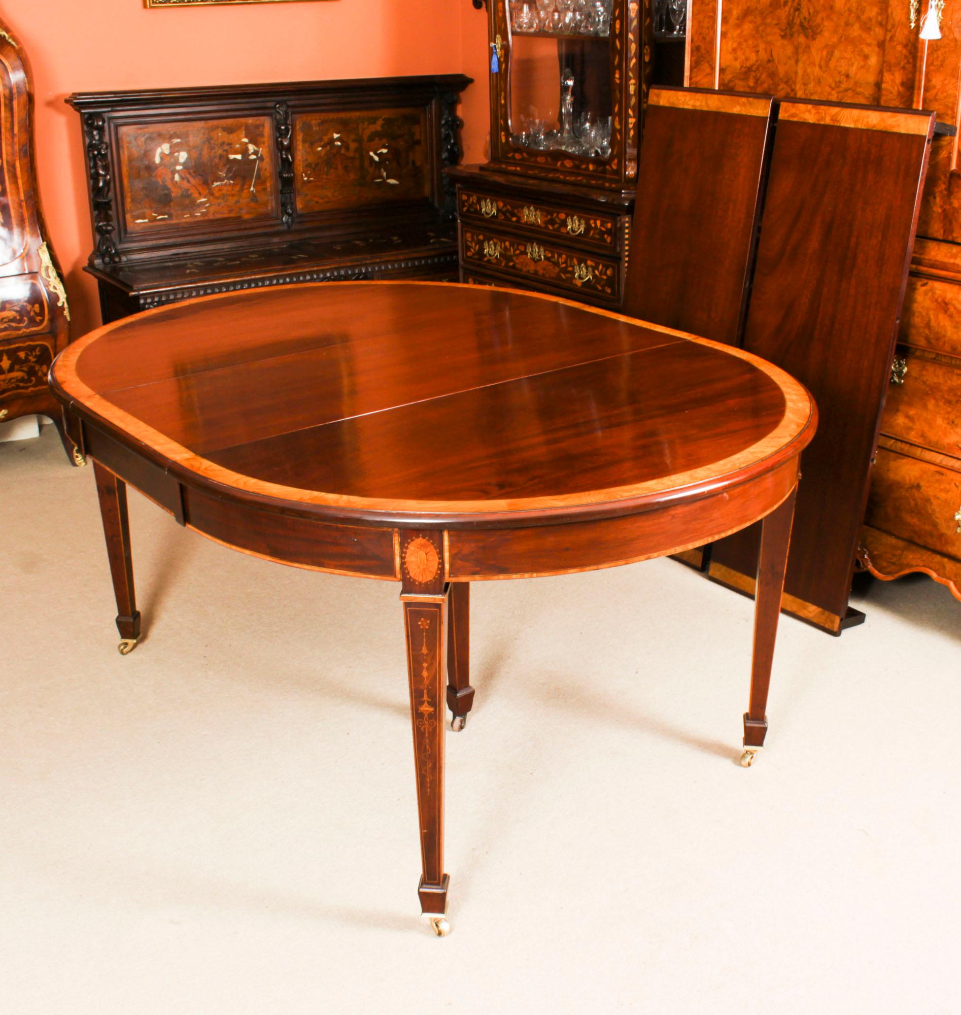 Antique Edwardian Inlaid Flame Mahogany Extending Dining Table Early 20th C. 2