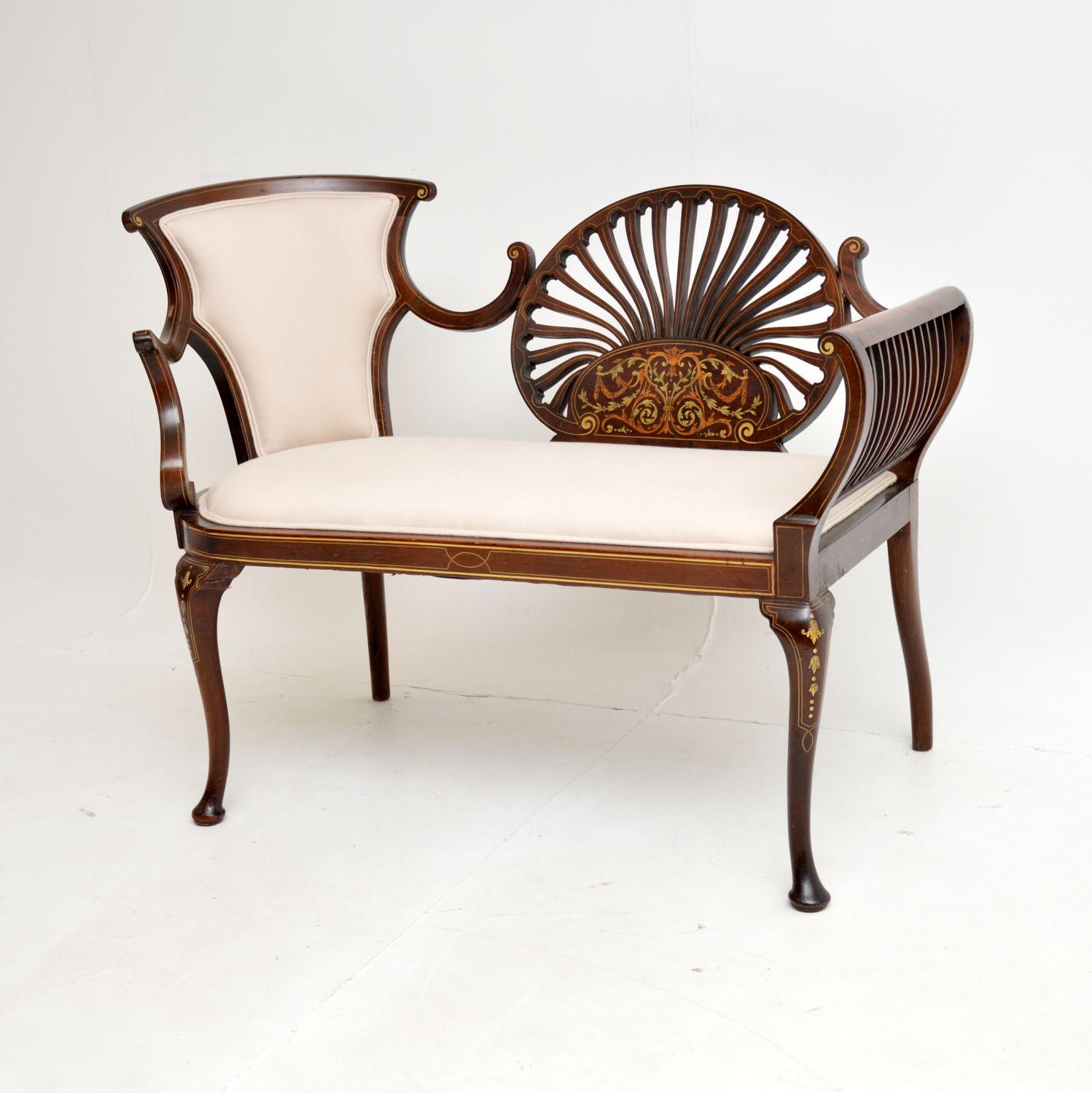 A stunning antique Edwardian settee. This was made in England, it dates from the 1890-1900 period.

It has a gorgeous and very elegant design, the quality is outstanding. It is fully upholstered on the seat and one side of the back, the back rest