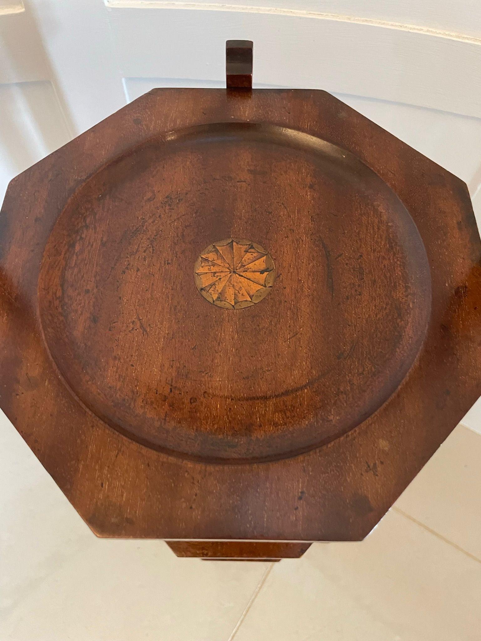 Antique Edwardian inlaid mahogany 3 tier cake stand having a shaped top and 3 shaped tiers with very attractive inlaid shells. It stands on elegantly shaped mahogany legs.

Dimensions:
Height : 84 cm (33.07 in)
Width : 23 cm (9.05 in)
Depth :