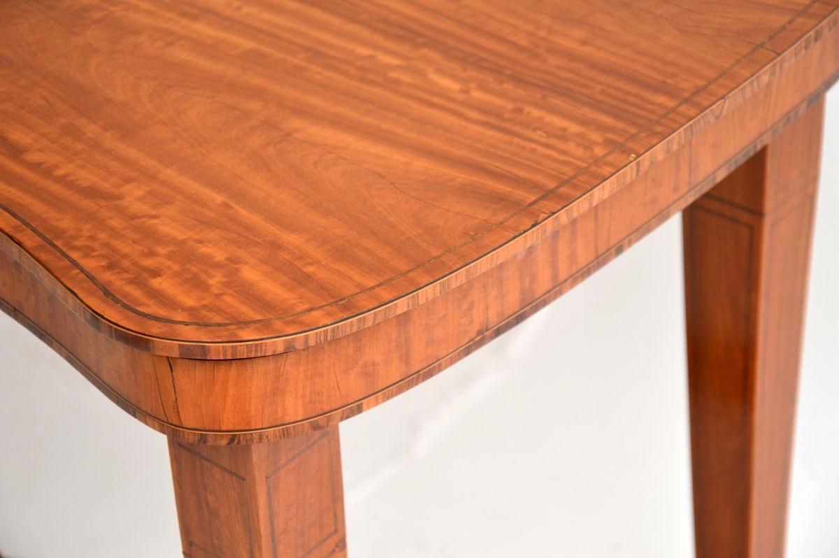 Antiker Edwardianischer Tisch mit Intarsien aus Satinholz im Angebot 3
