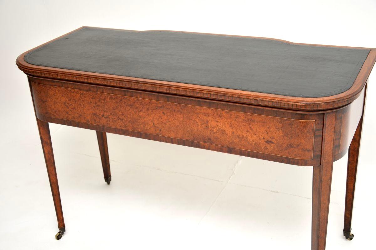 Antiker Edwardianischer Schreibtisch / Schreibtisch mit Intarsien aus Nussbaum im Angebot 6