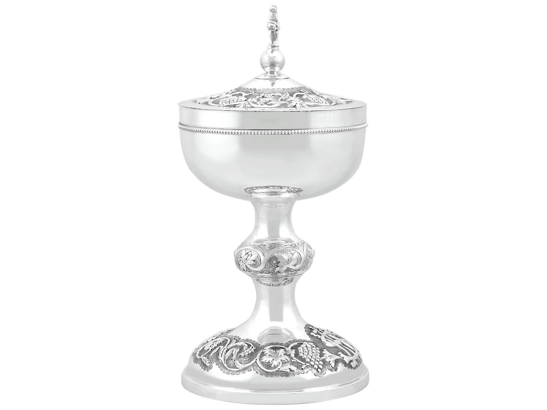 An exceptional, fine and impressive antique Edwardian Irish sterling silver ecclesiastical ciborium; an addition to our religious silverware collection

This exceptional antique Edwardian Irish sterling silver ciborium*/ecclesiastical chalice has