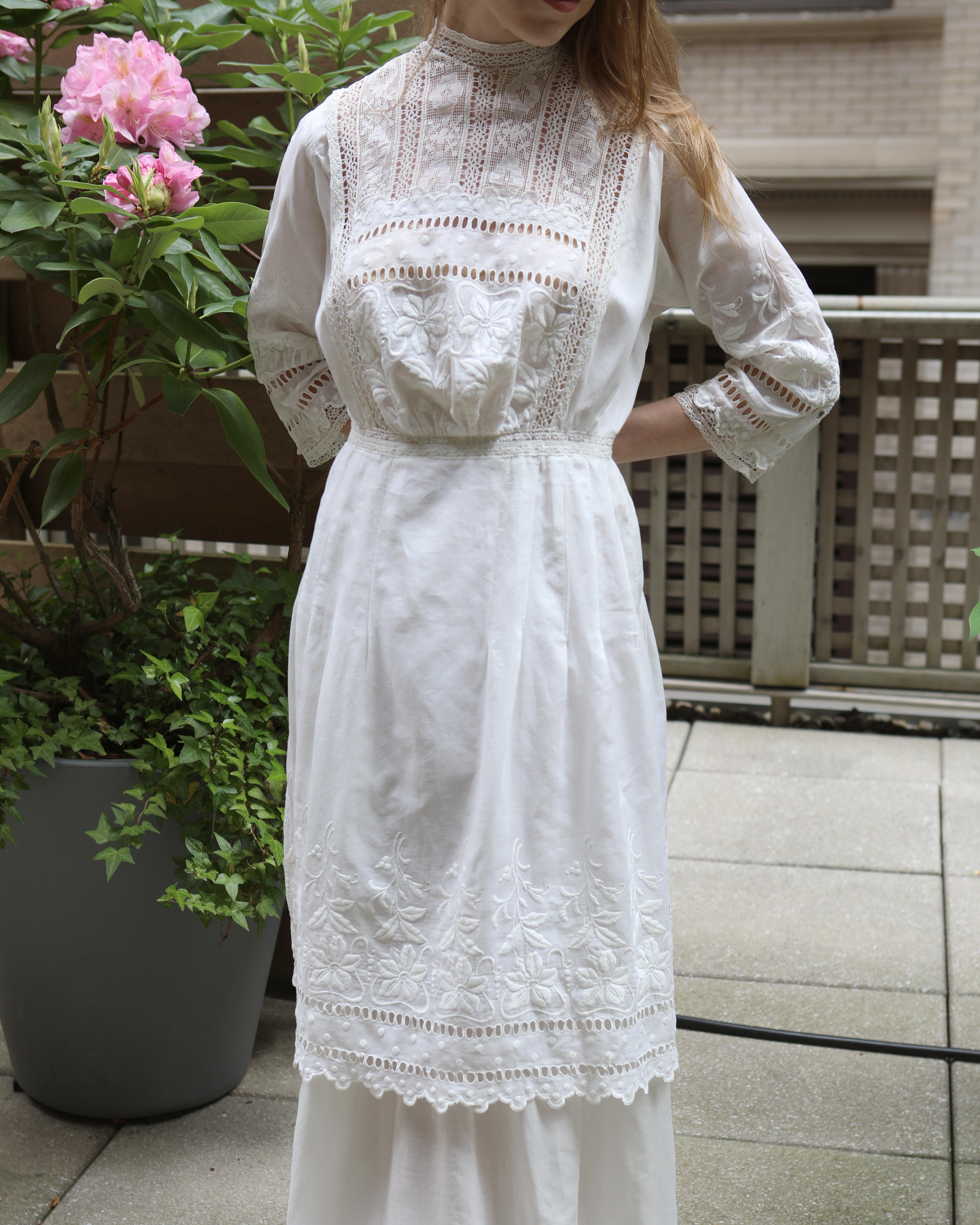 Antique Edwardian Ivory Embroidered Lace Lawn Dress With Underskirt In Good Condition For Sale In New York, NY
