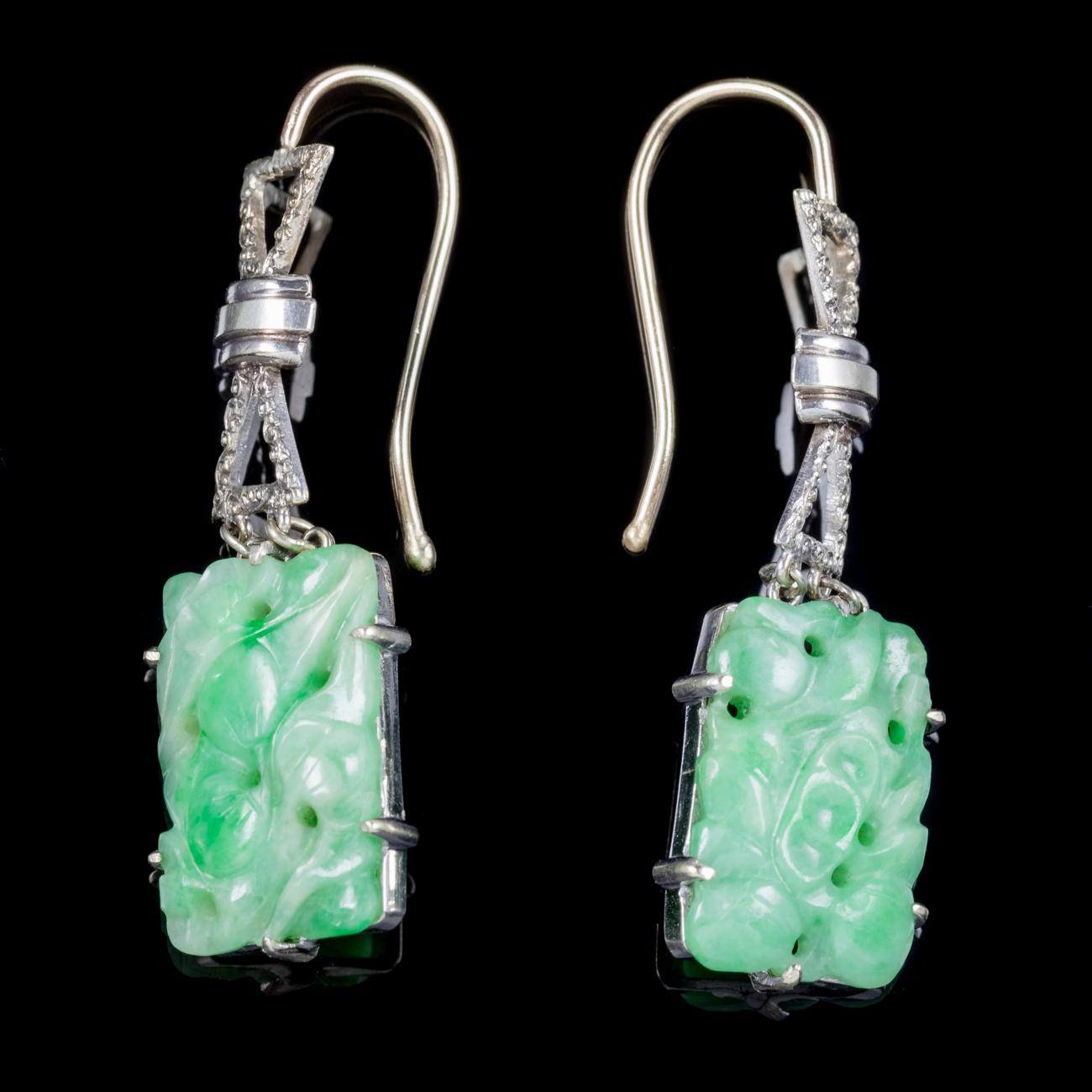 A lovely pair of antique Edwardian drop earrings set with two beautiful carved Jade stones.
Jade is considered the ultimate ‘Dream Stone’ and has been admired in ancient cultures throughout the world as a protective talisman, assuring long life and