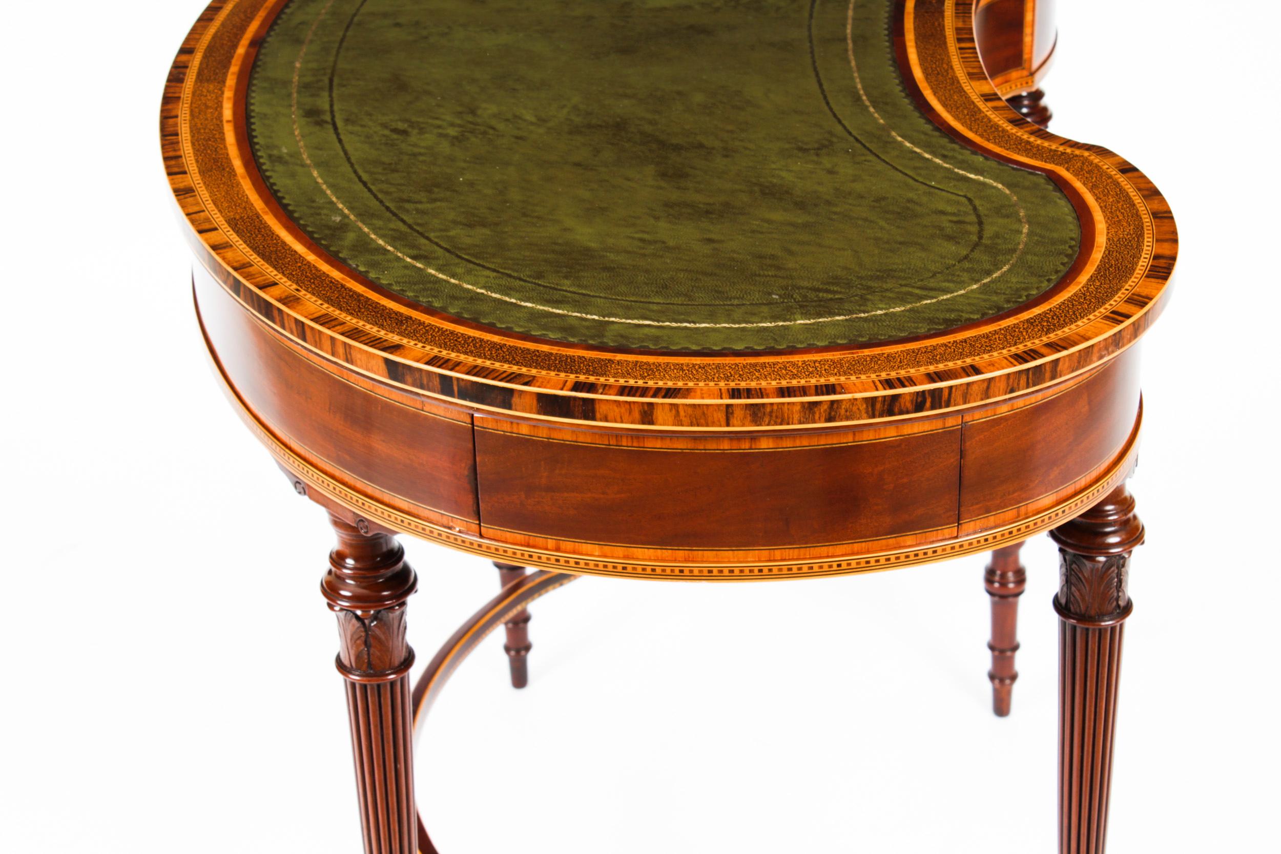 Anciennes tables d'écriture édouardiennes en forme de rein avec tiroirs secrets, 19ème siècle Bon état - En vente à London, GB