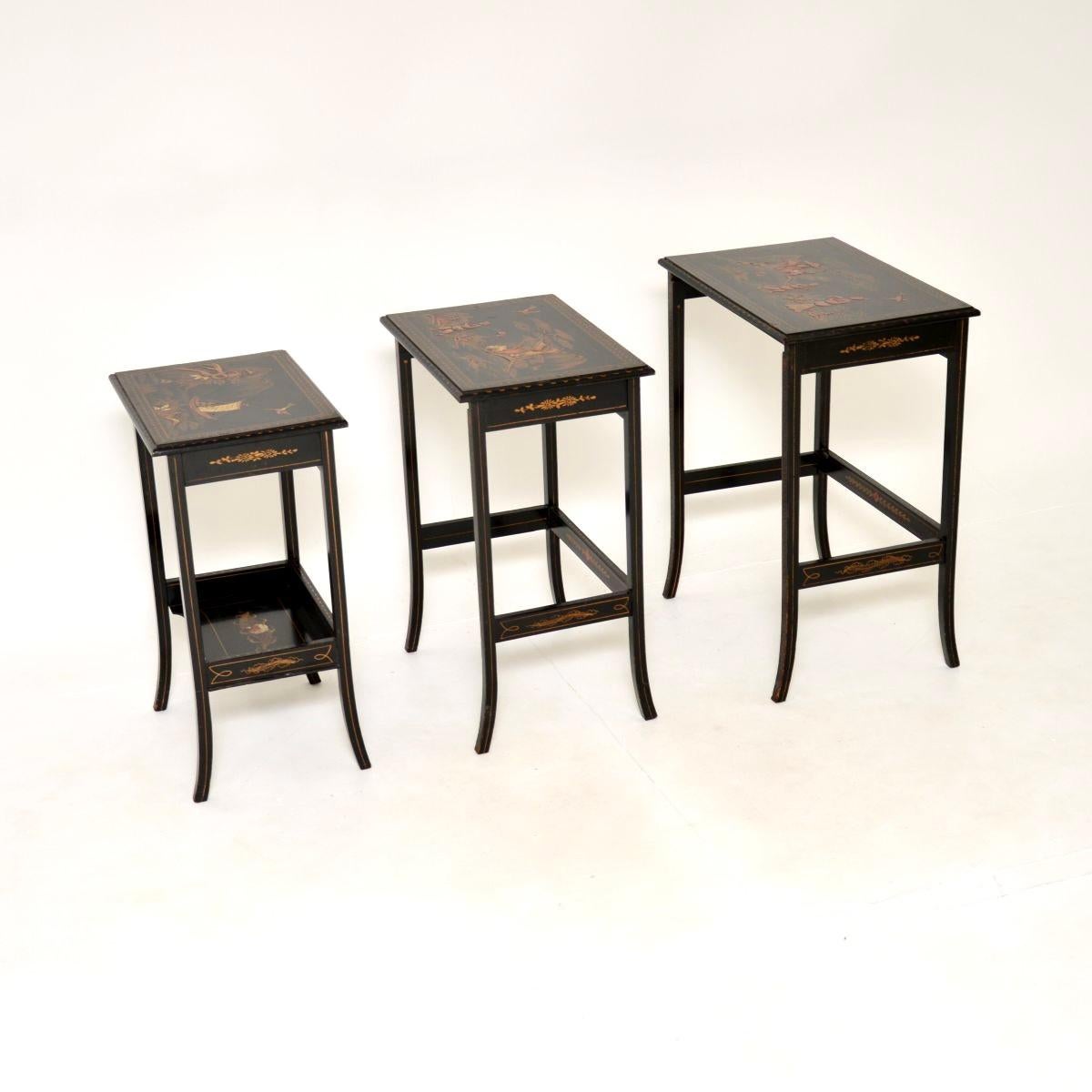 Antique Edwardian Lacquered Chinoiserie Nest of Tables In Good Condition For Sale In London, GB