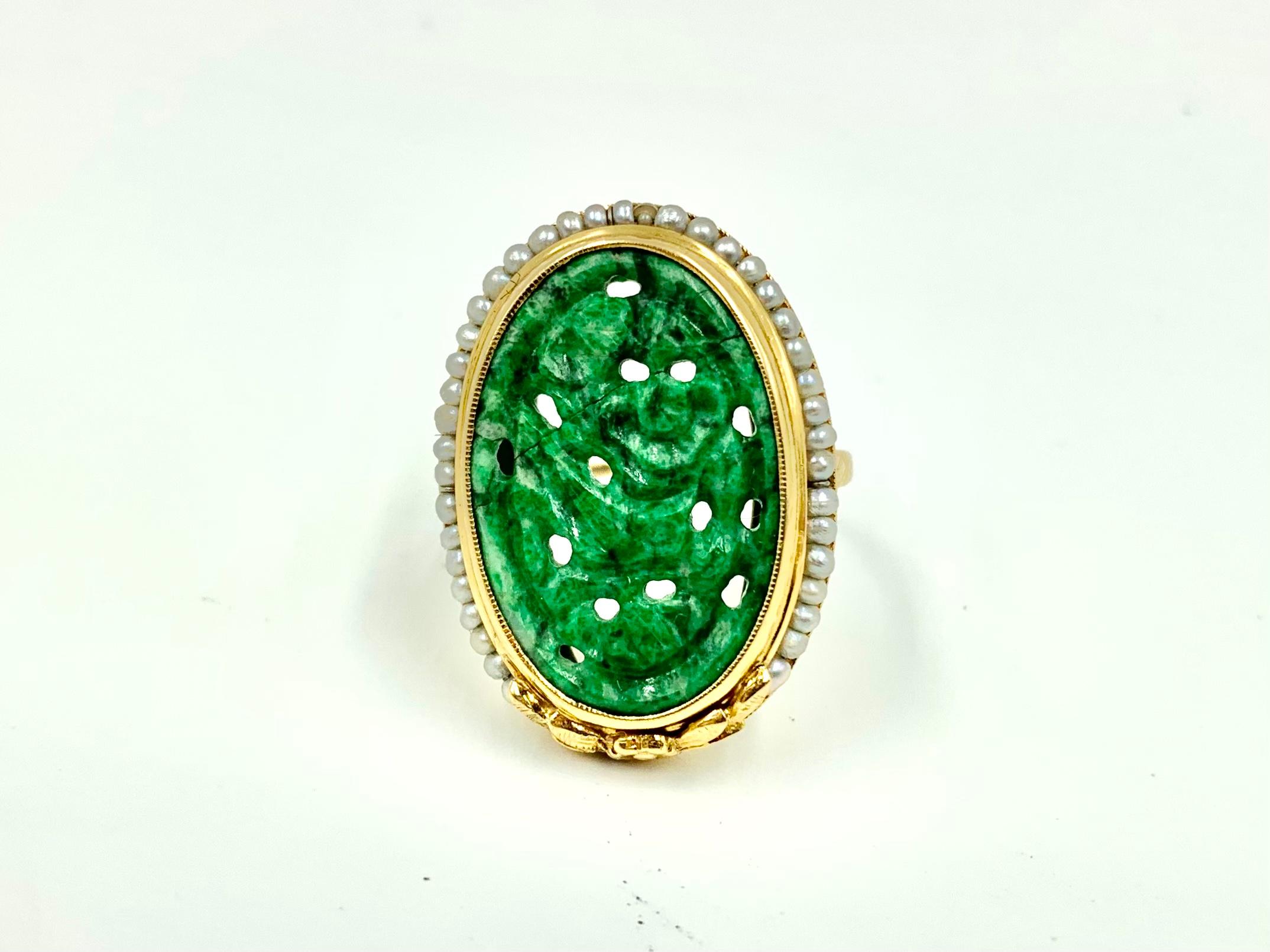 Antiker edwardianischer großer chinesischer geschnitzter Jade, Naturperle 14K Gelbgold Ring (Edwardian) im Angebot