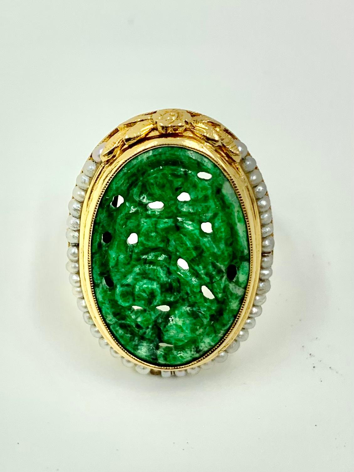 Antiker edwardianischer großer chinesischer geschnitzter Jade, Naturperle 14K Gelbgold Ring im Angebot 1
