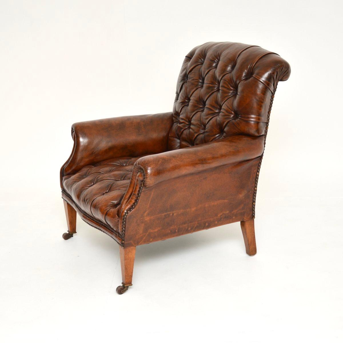 Sillón de cuero eduardiano antiguo Británico en venta