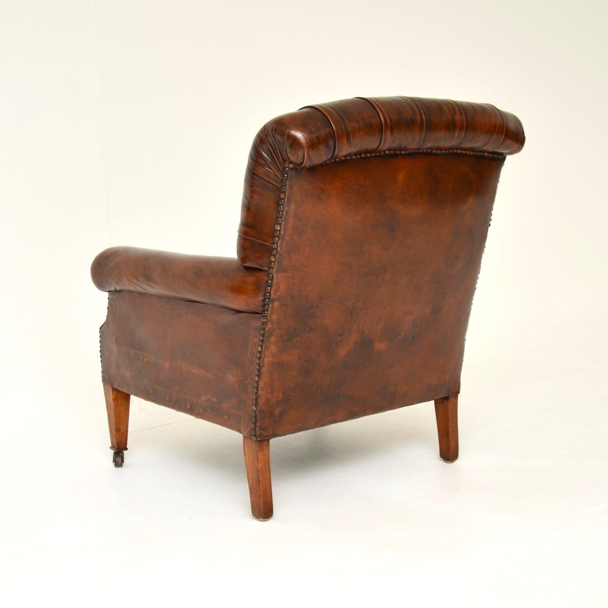 Sillón de cuero eduardiano antiguo Fines del siglo XIX en venta
