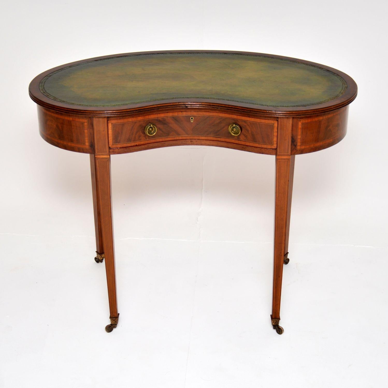 A beautiful and elegant antique Edwardian kidney shaped desk. This was made in England, it dates from the 1900-1910 period.

The quality is superb, this is very well made and it is a useful size. It is nicely polished on all sides, so can be used as