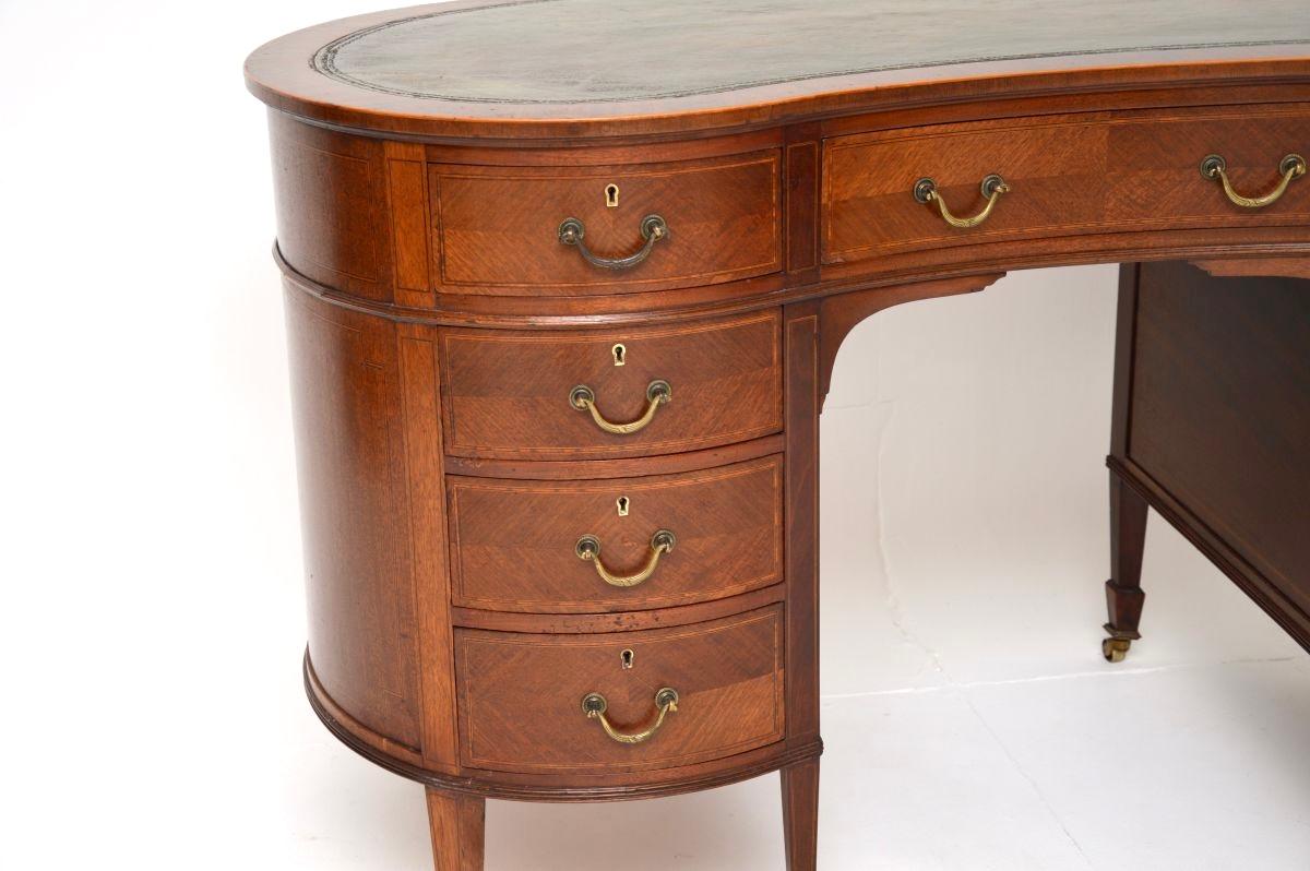 Antique Edwardian Leather Top Kidney Shaped Desk en vente 4