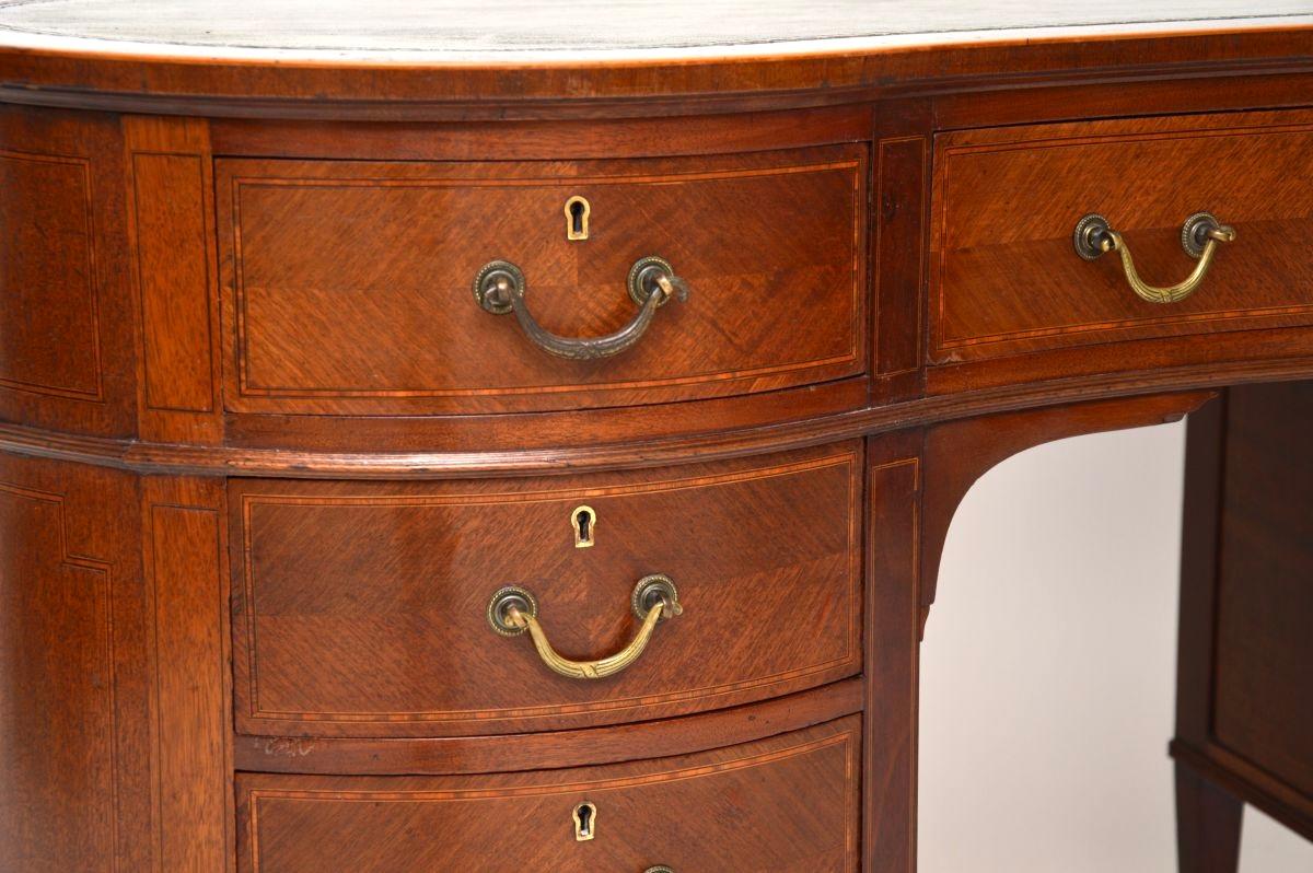 Antique Edwardian Leather Top Kidney Shaped Desk en vente 6