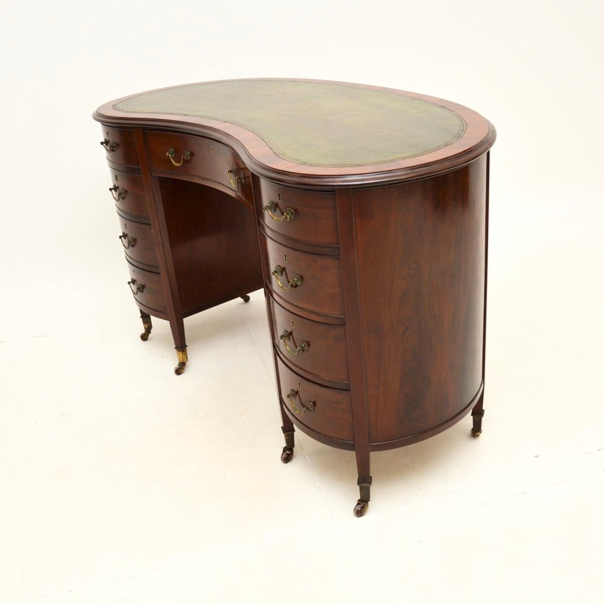 Antique Edwardian Leather Top Kidney Shaped Desk In Good Condition In London, GB