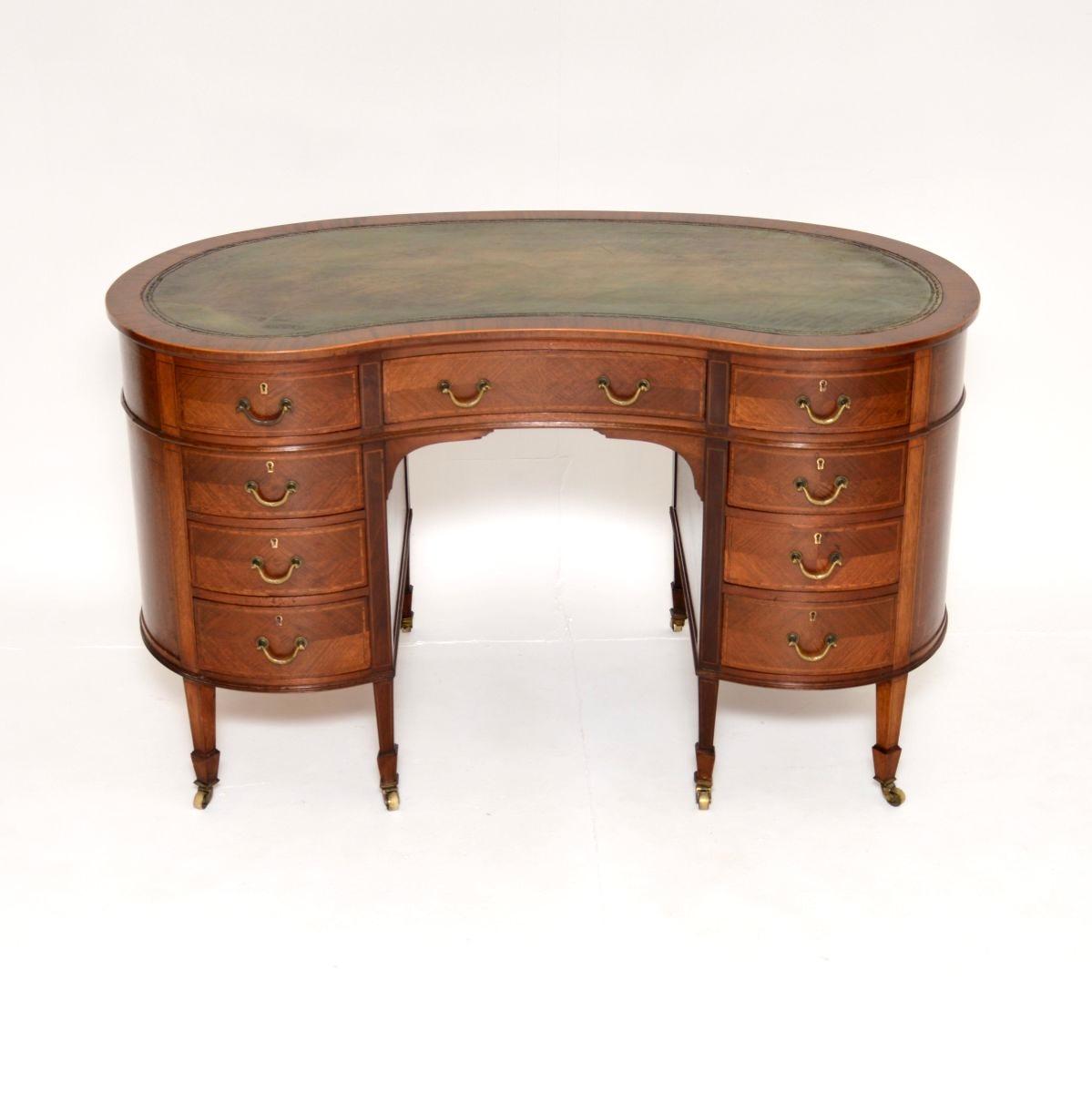 Britannique Antique Edwardian Leather Top Kidney Shaped Desk en vente