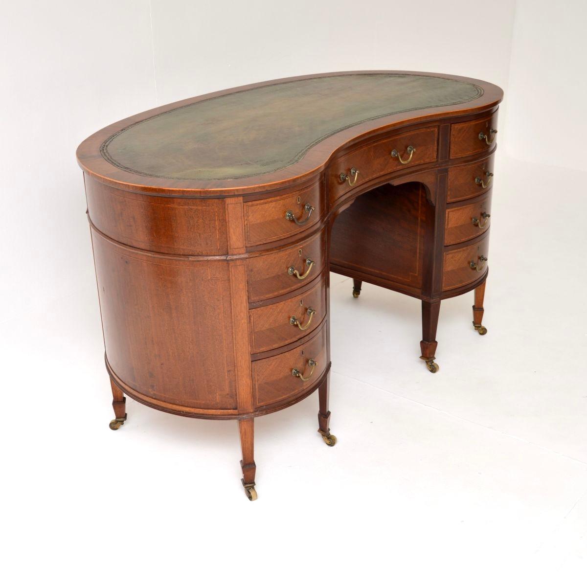 Antique Edwardian Leather Top Kidney Shaped Desk Bon état - En vente à London, GB