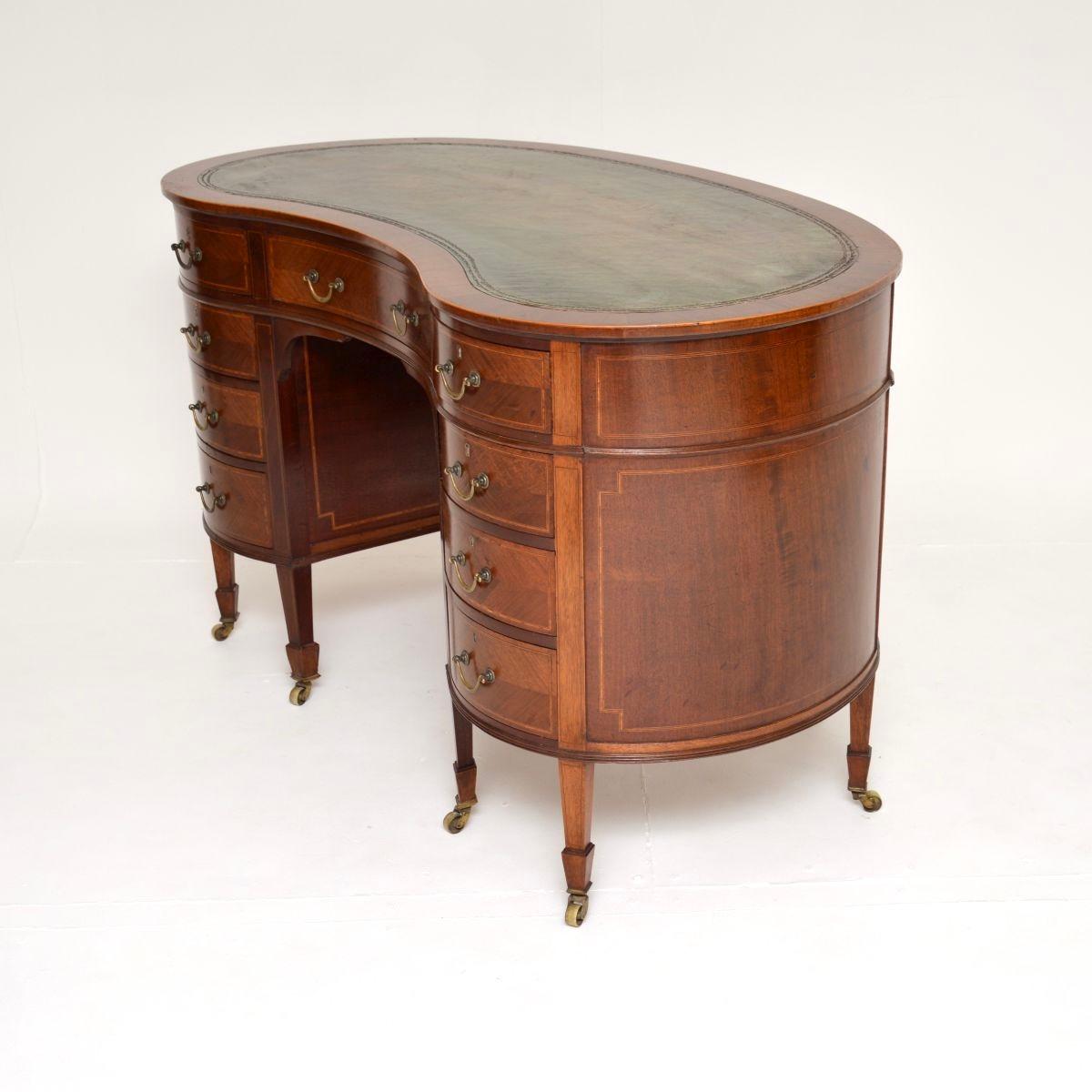 Début du 20ème siècle Antique Edwardian Leather Top Kidney Shaped Desk en vente