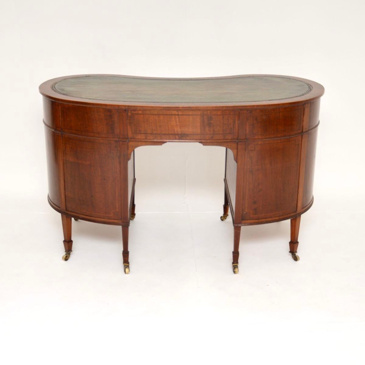 Antique Edwardian Leather Top Kidney Shaped Desk en vente 1