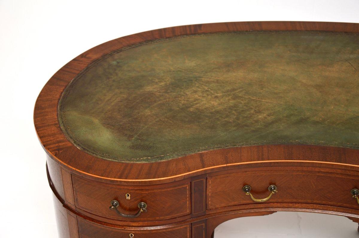 Antique Edwardian Leather Top Kidney Shaped Desk en vente 2
