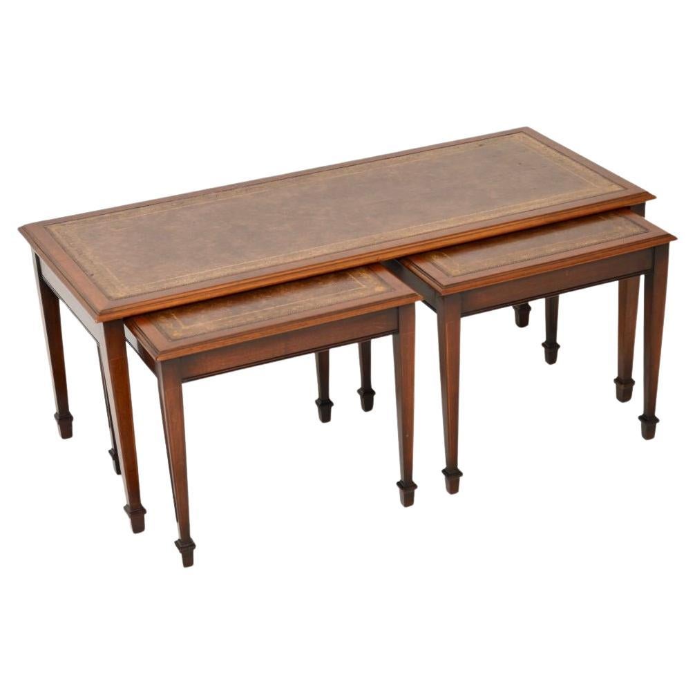 Antique Edwardian Leather Top Nesting Coffee Table / Side Tables en venta