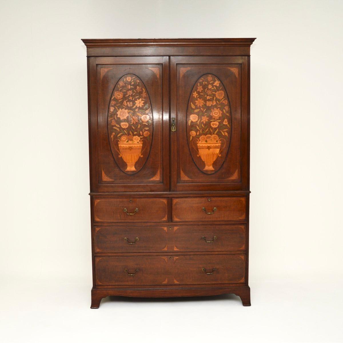 An excellent antique Edwardian linen press by Maple and Co. This was made in England, it dates from around the 1890-1910 period.

The quality is outstanding, this is extremely well made and is a great size with lots of storage space. The upper