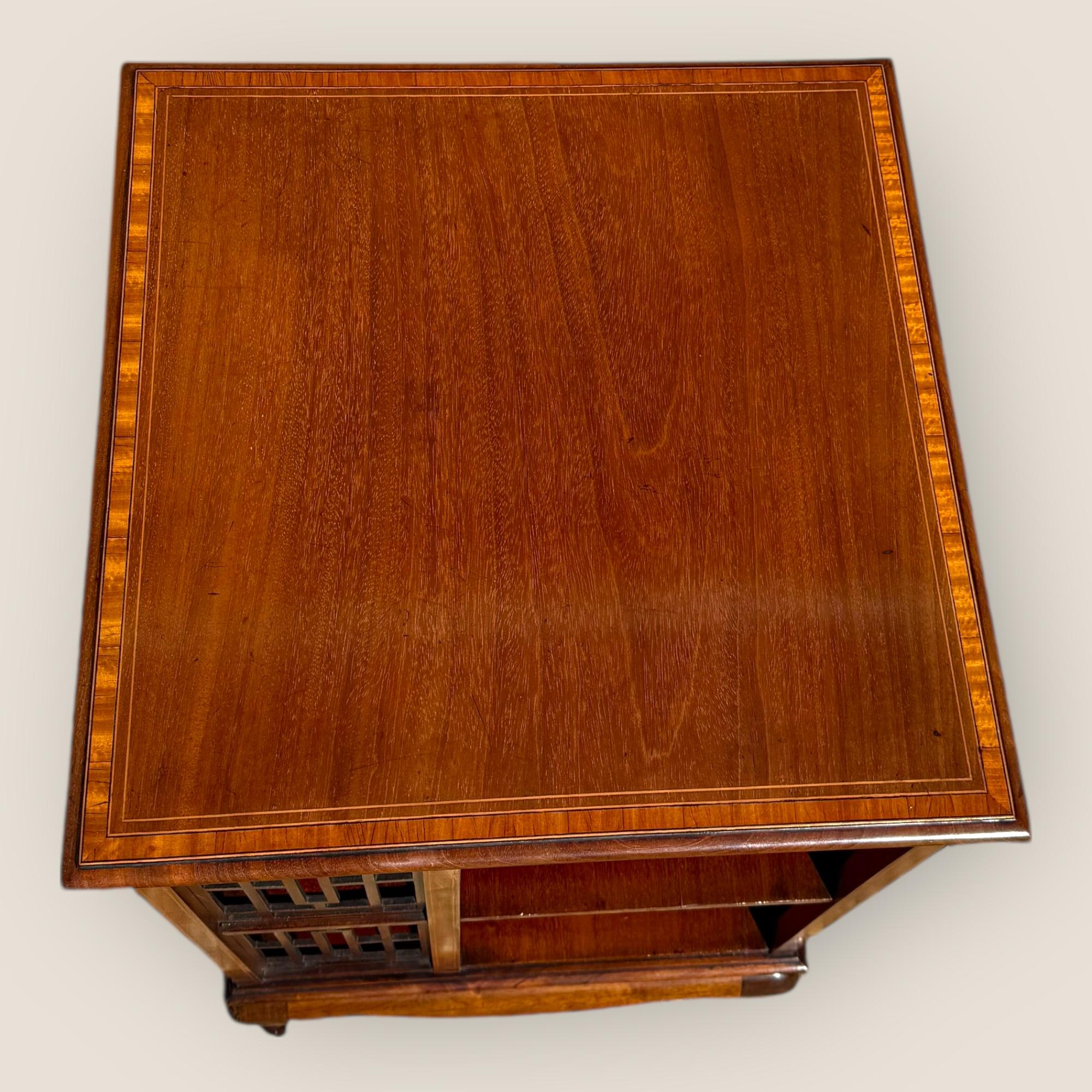 Antique Edwardian Mahogany and Inlaid Revolving Bookcase In Good Condition For Sale In King's Lynn, GB