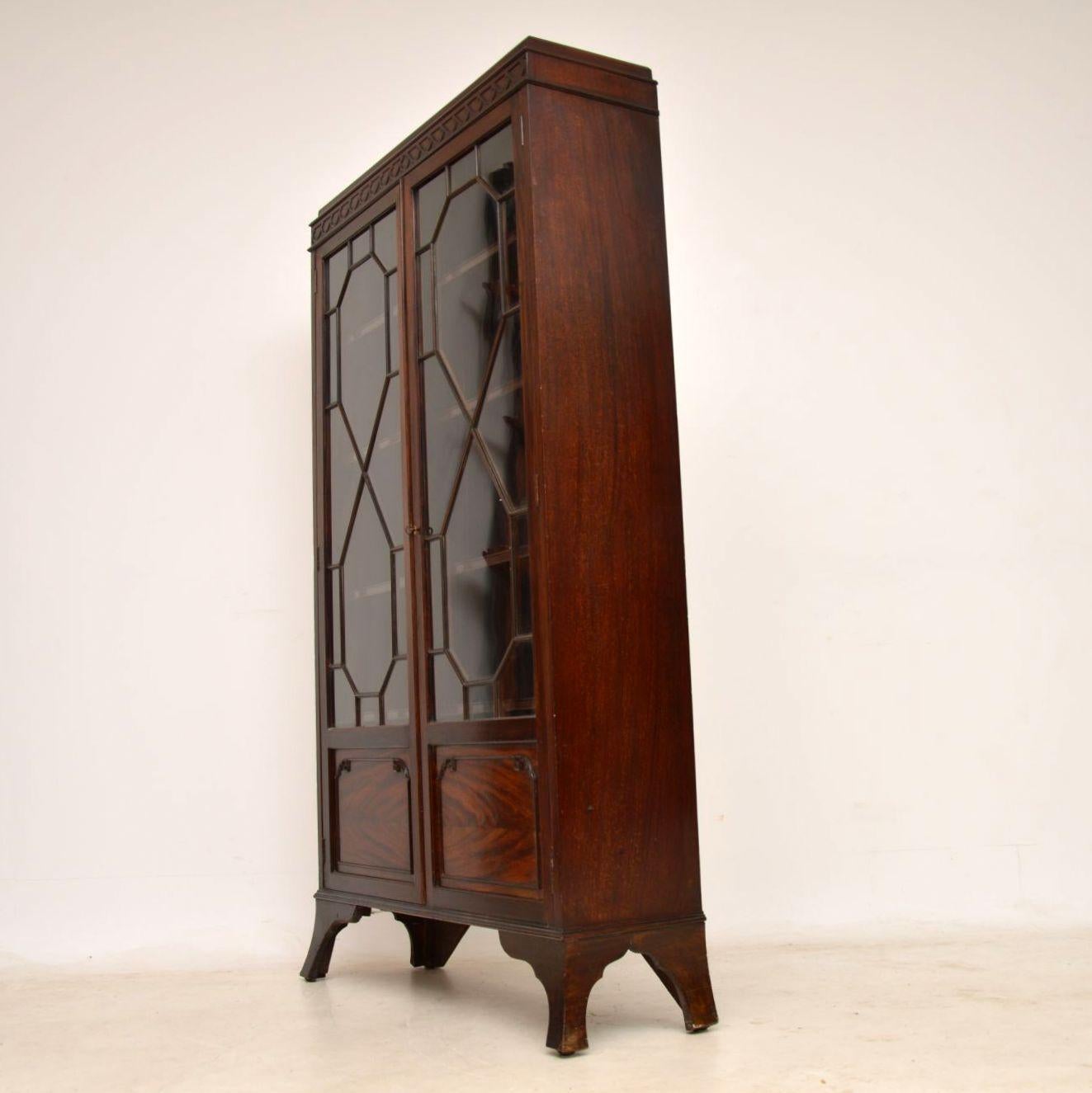 Antique Edwardian Mahogany Bookcase In Excellent Condition In London, GB
