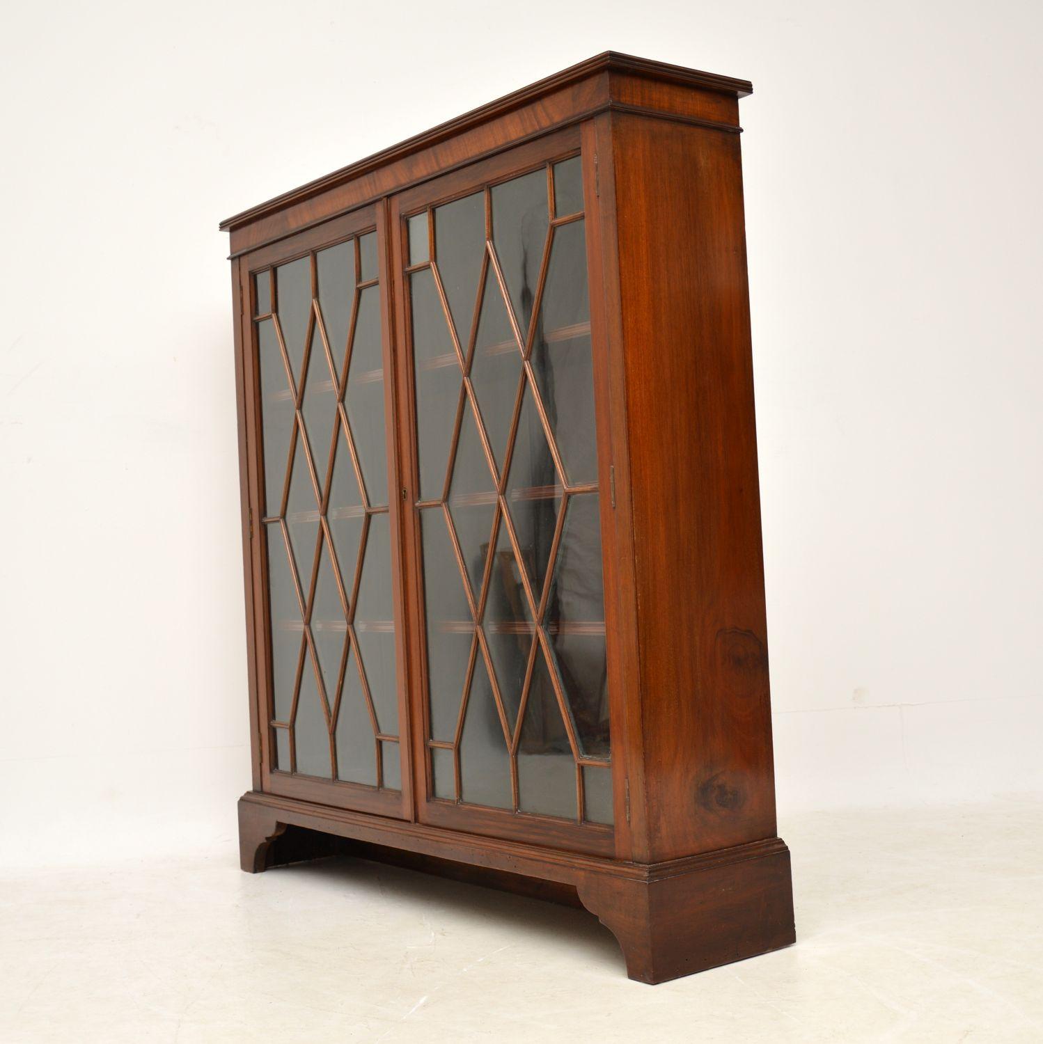 Antique Edwardian Mahogany Bookcase In Good Condition In London, GB