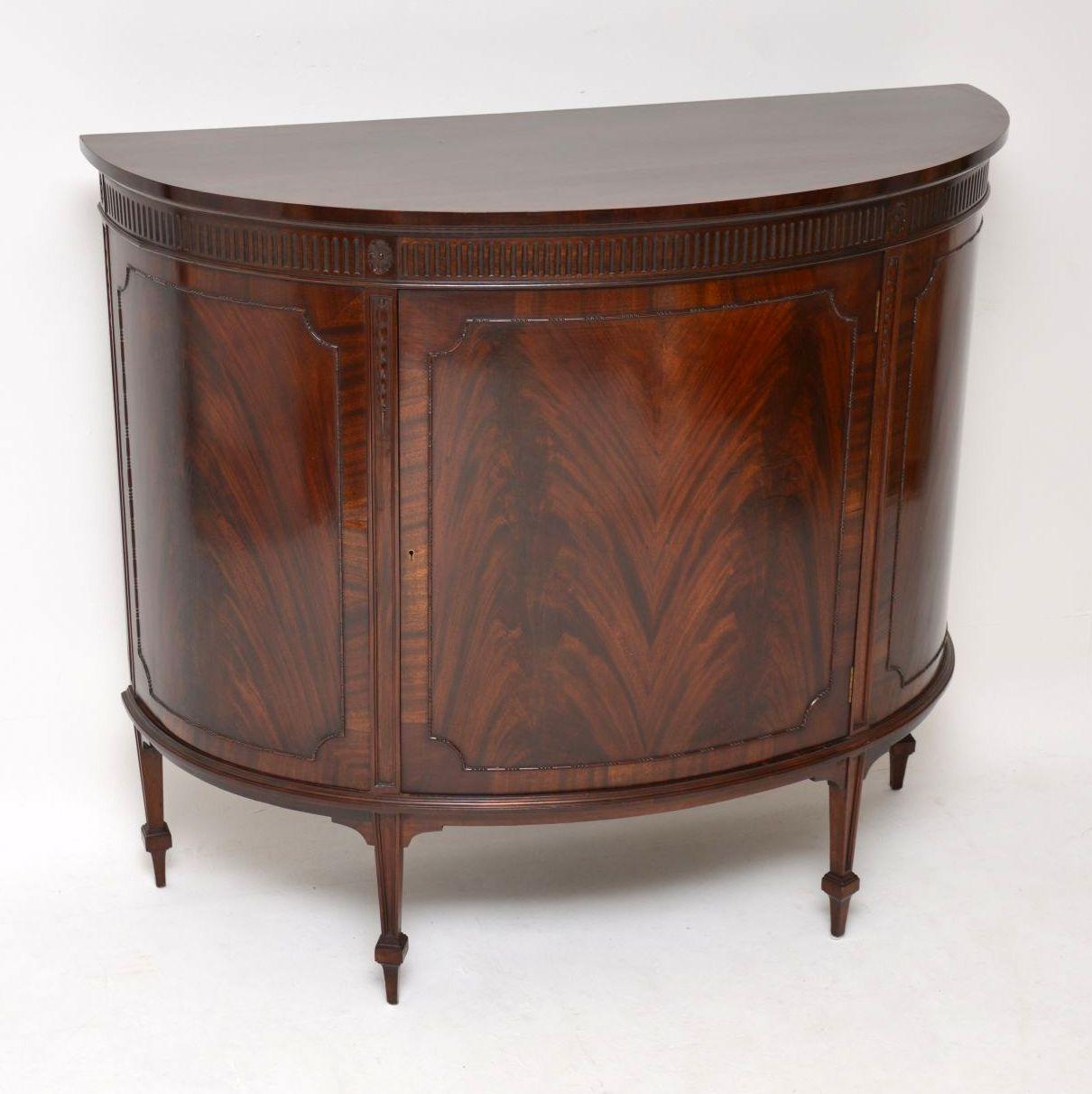 Antique Edwardian mahogany bow fronted cabinet with plenty of storage inside and in excellent original condition. It’s very elegant and has some fine features. The top is cross banded and has some intricate grooving just underneath. There are four