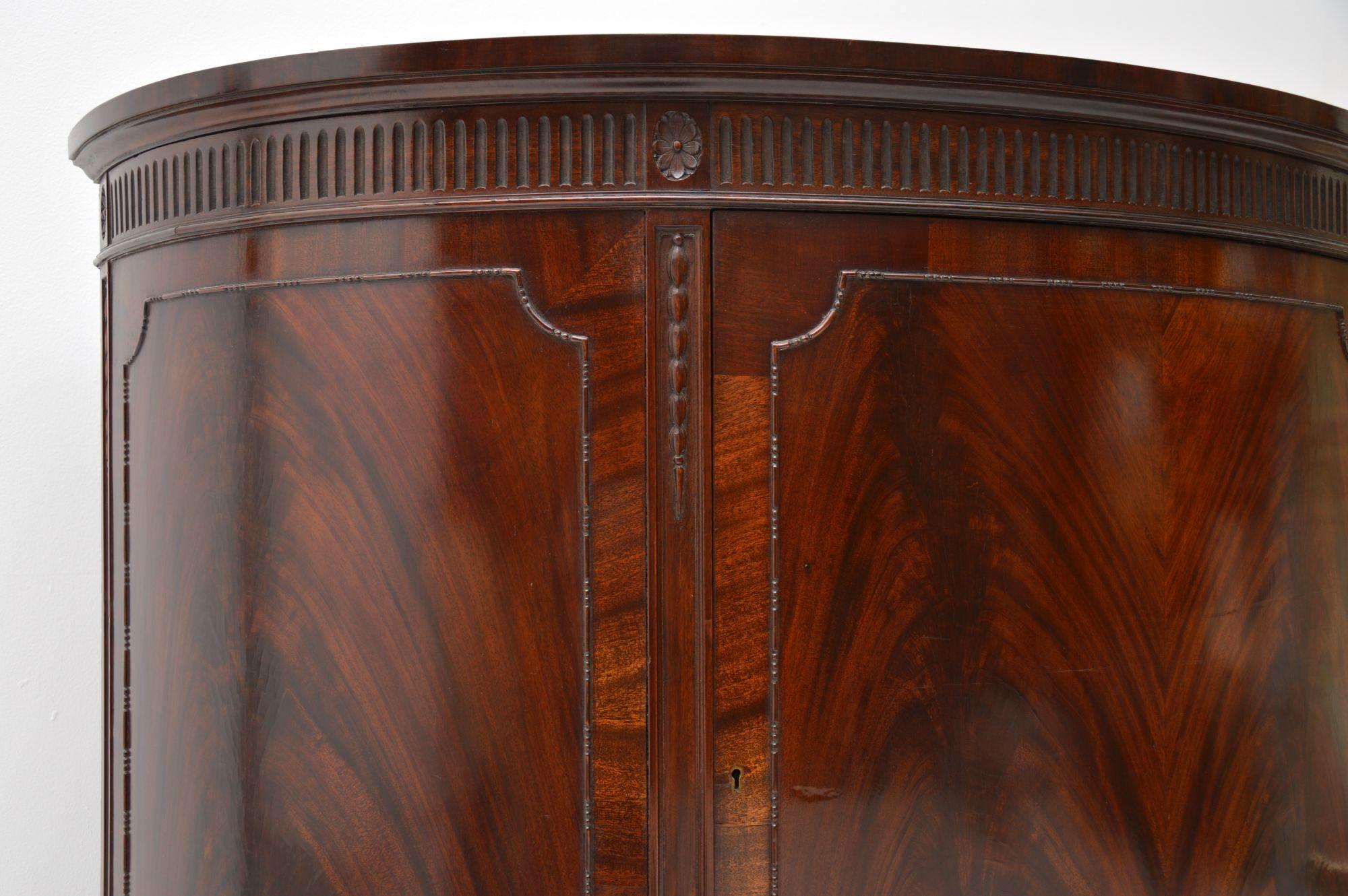 Early 20th Century Antique Edwardian Mahogany Bow Front Cabinet