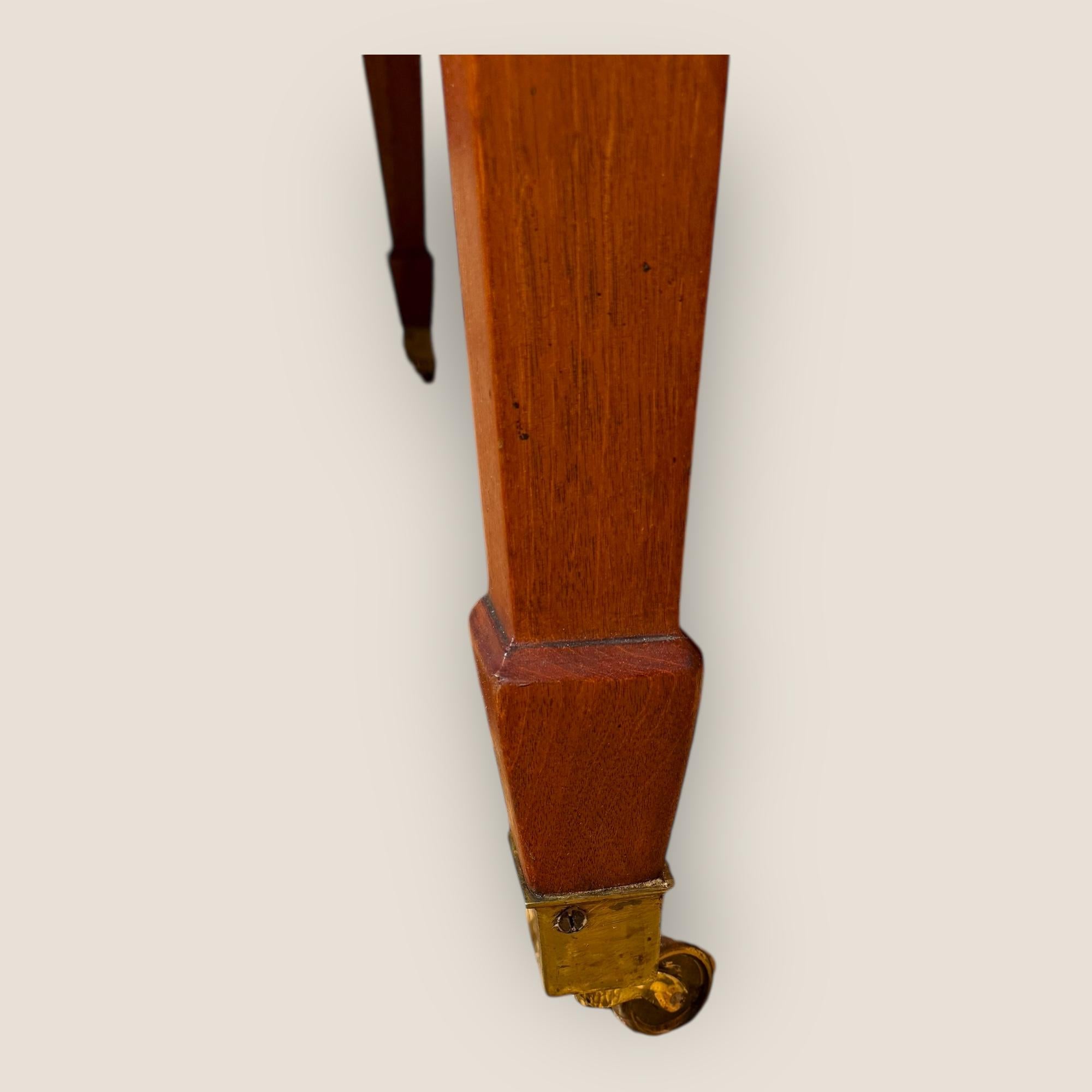 Antiker edwardianischer Mahagoni-Esstisch mit extra Blatt im Angebot 5