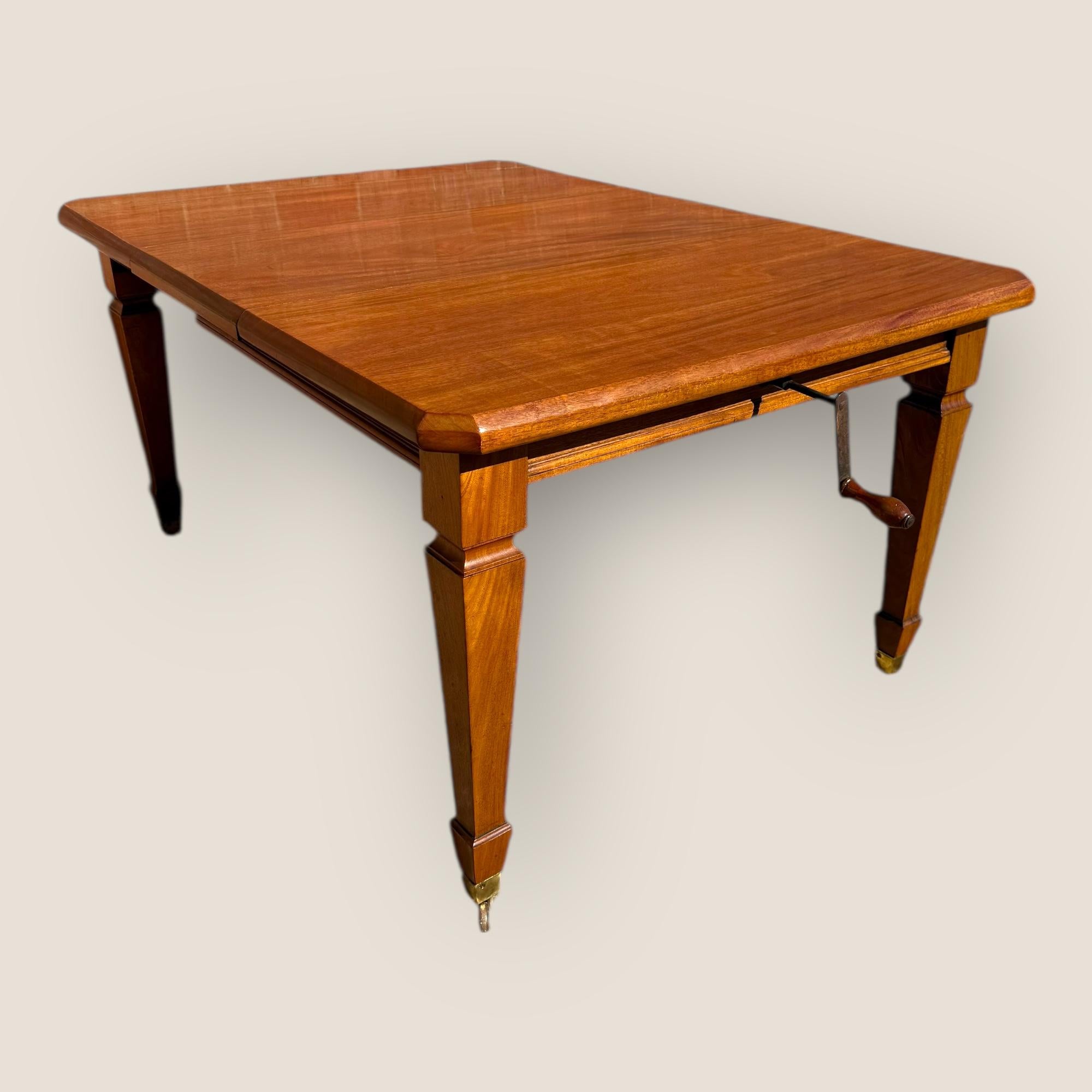 Antiker edwardianischer Mahagoni-Esstisch mit extra Blatt (Britisch) im Angebot