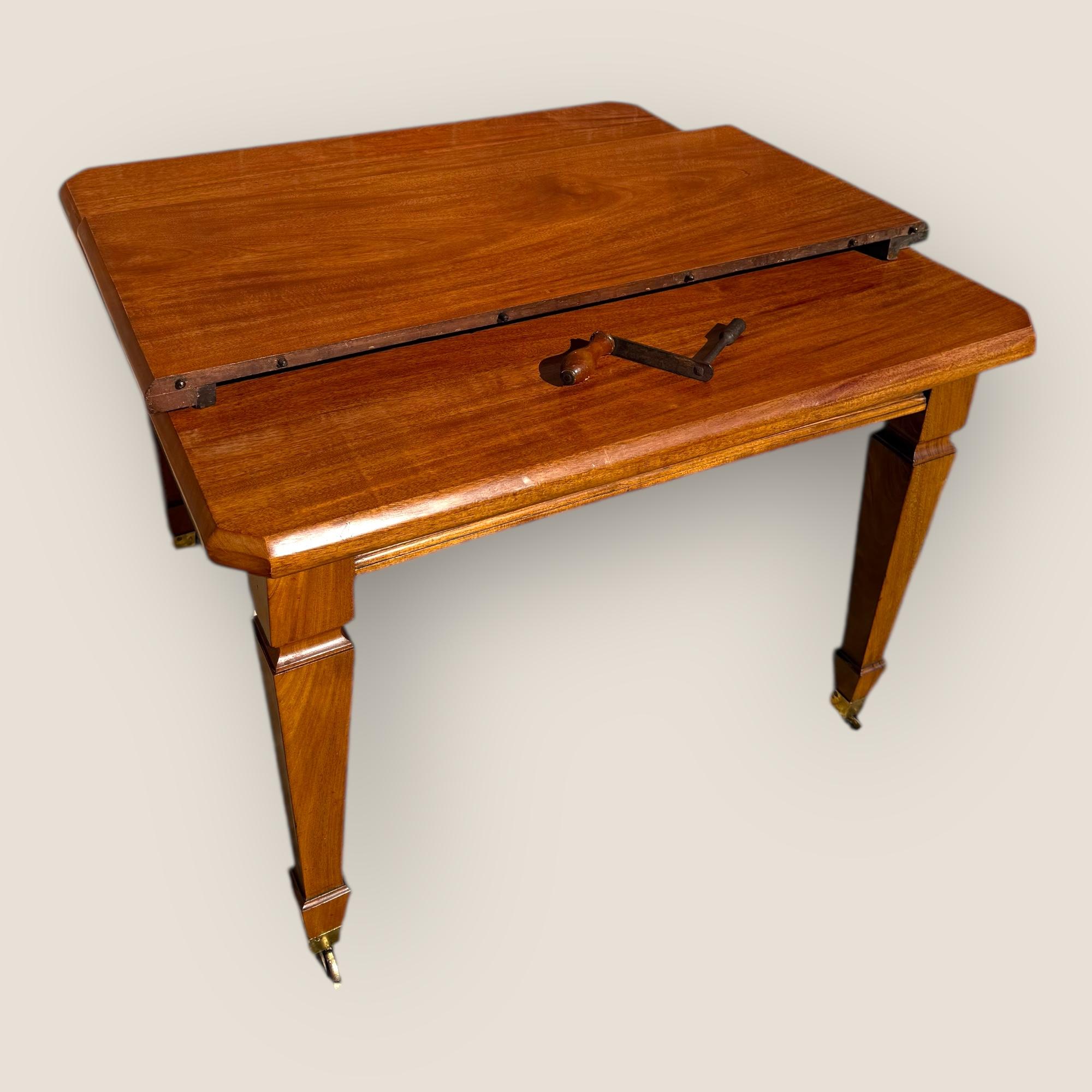 Antiker edwardianischer Mahagoni-Esstisch mit extra Blatt (20. Jahrhundert) im Angebot