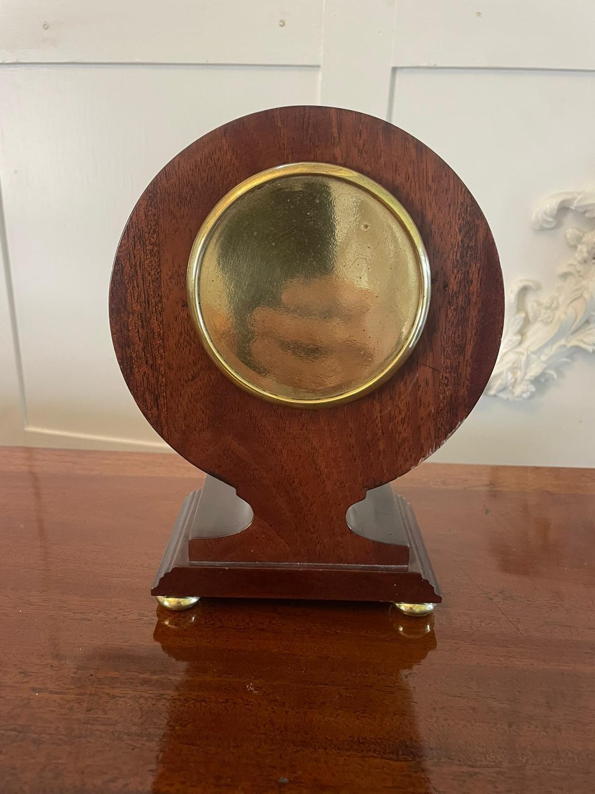 Antiguo Reloj de manto eduardiano de caoba con incrustaciones Eduardiano en venta