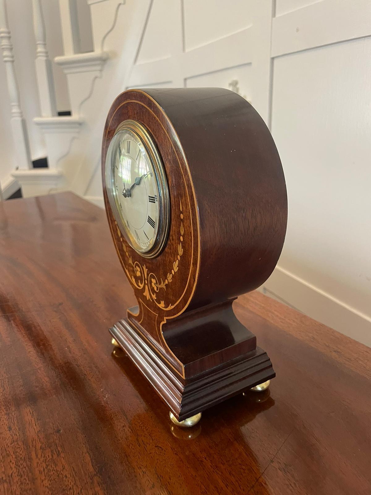 Antiguo Reloj de manto eduardiano de caoba con incrustaciones Inglés en venta