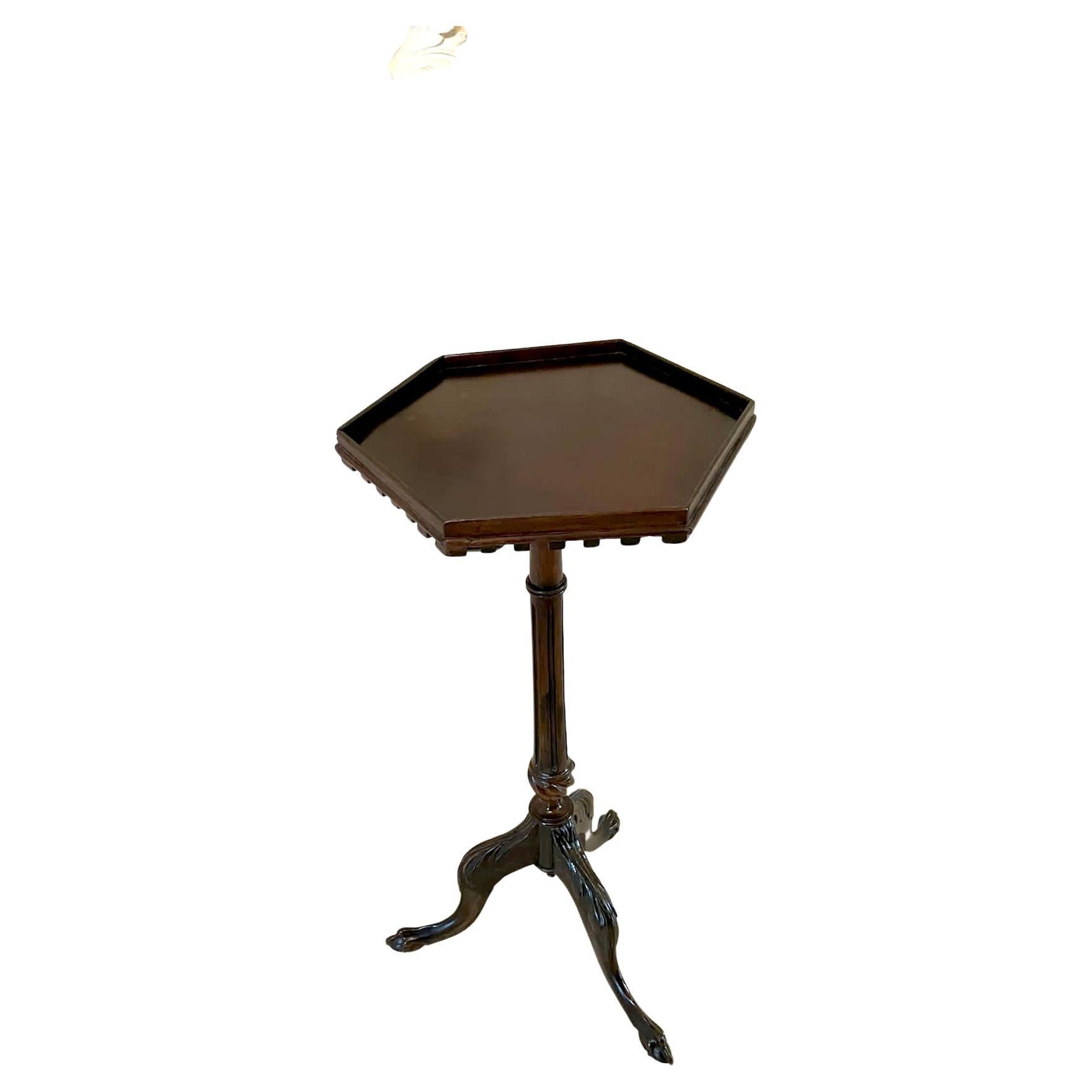 Ancienne table à lampe édouardienne en acajou